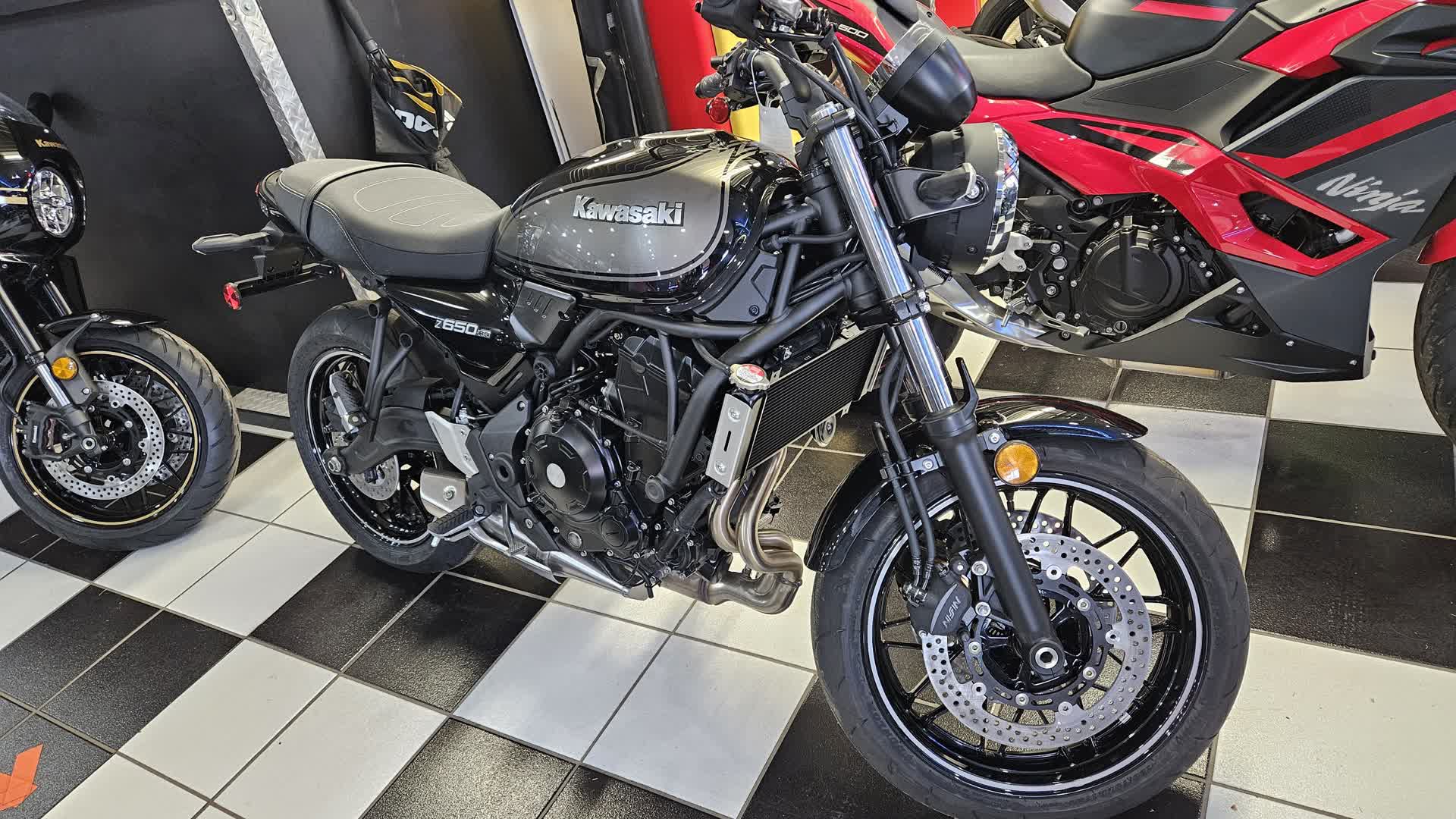 。 Kawasaki ZX636 / ZX6R 2013-23 – Rear Quick Change Kit - L74