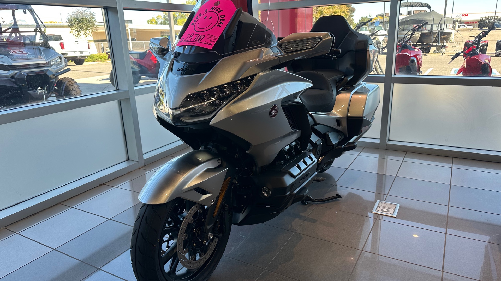 2025 Honda GOLDWING TOUR 50th Anniversary - Photo 2
