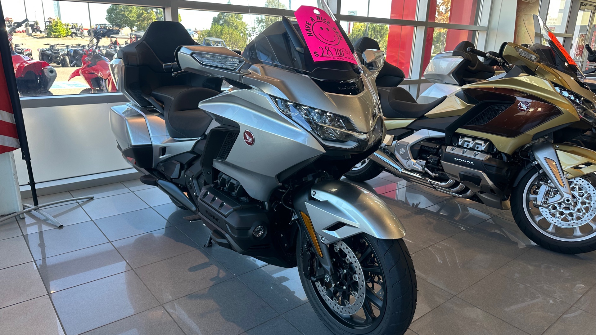 2025 Honda GOLDWING TOUR 50th Anniversary - Photo 4