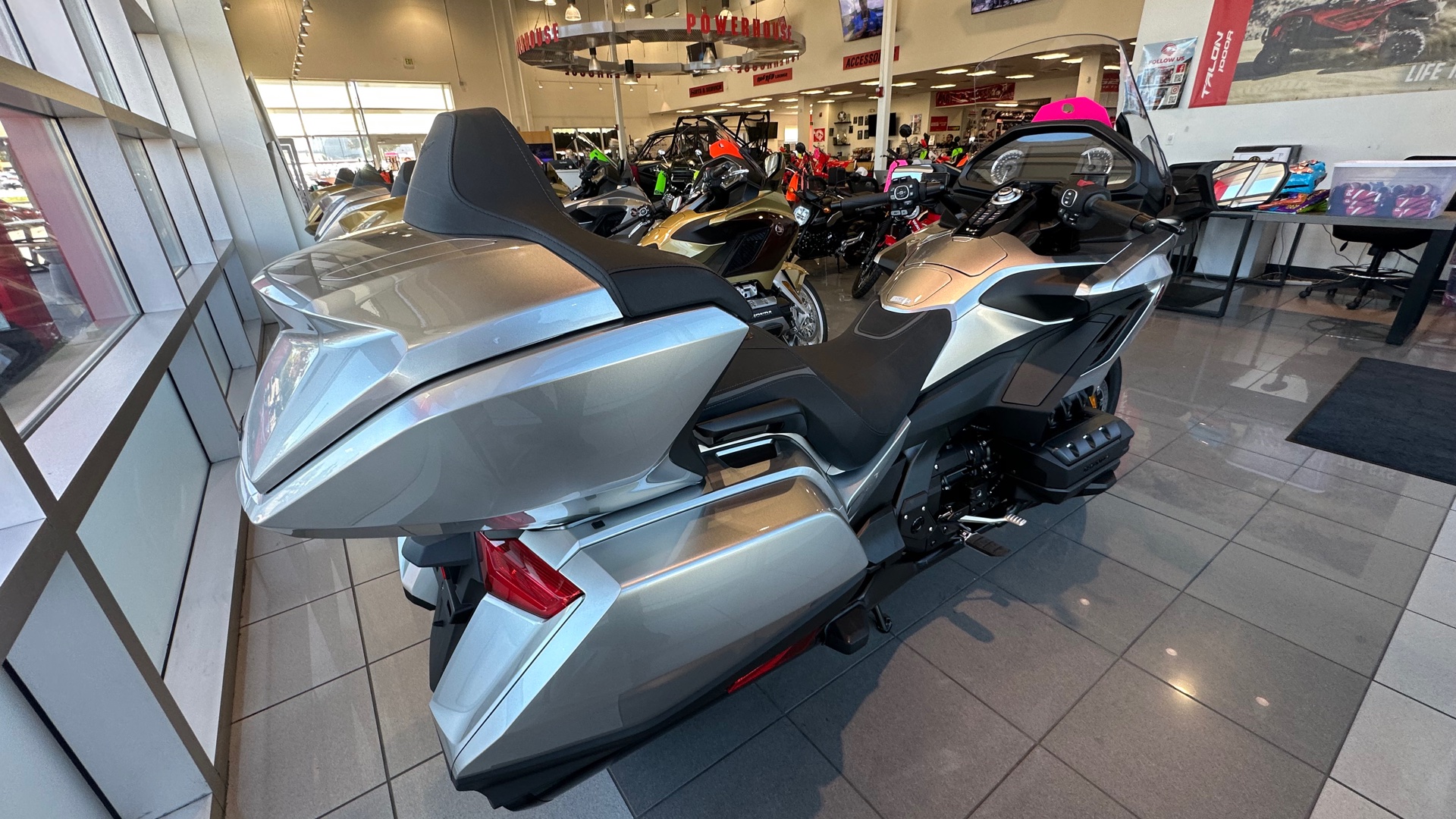 2025 Honda GOLDWING TOUR 50th Anniversary - Photo 6