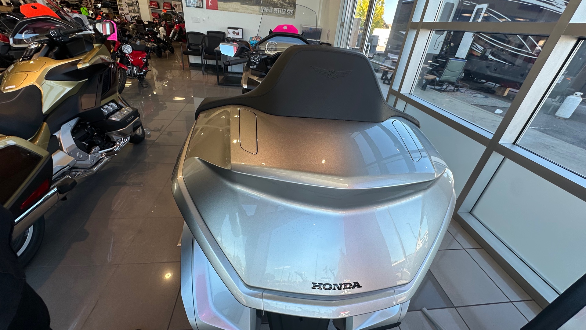 2025 Honda GOLDWING TOUR 50th Anniversary - Photo 7