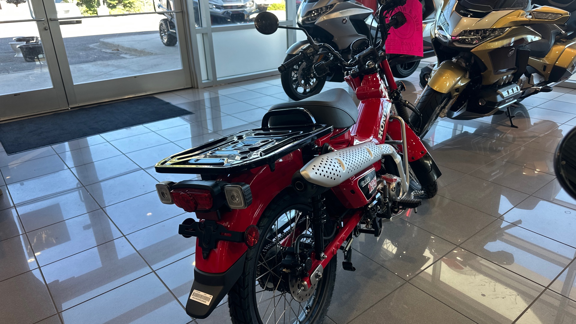 2025 Honda TRAIL 125 - Photo 2