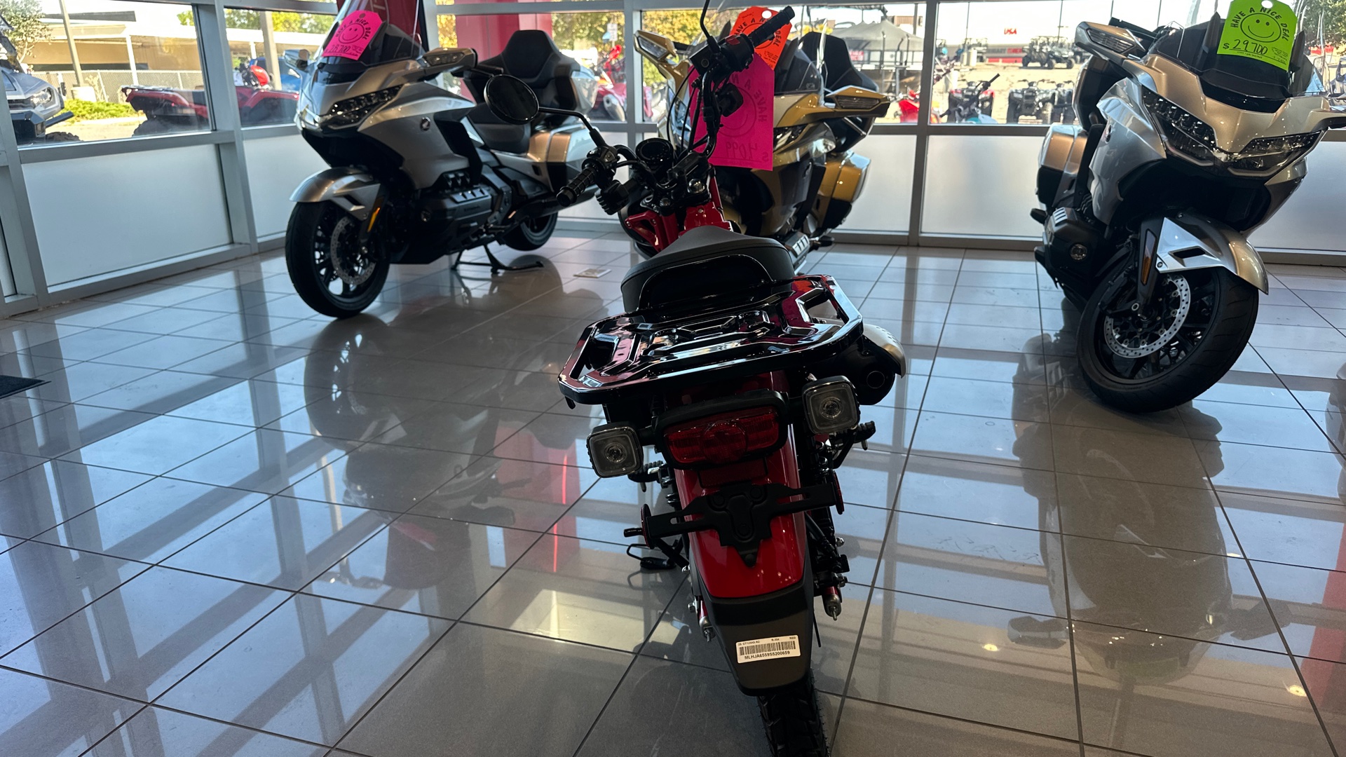 2025 Honda TRAIL 125 - Photo 3