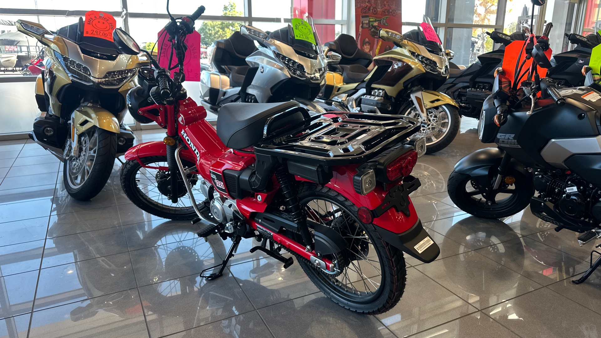 2025 Honda TRAIL 125 - Photo 4
