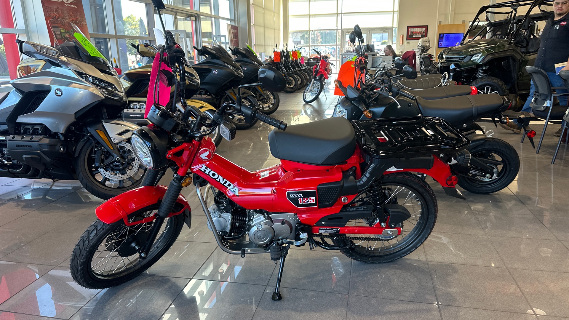 2025 Honda TRAIL 125 - Photo 5