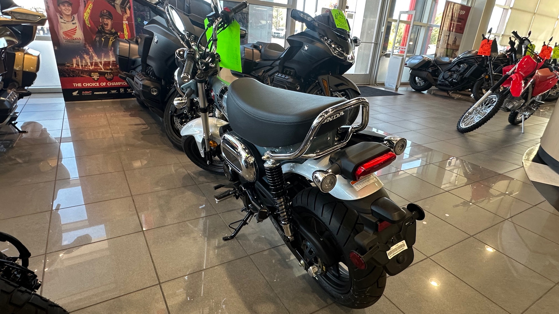2025 Honda DAX 125 - Photo 4