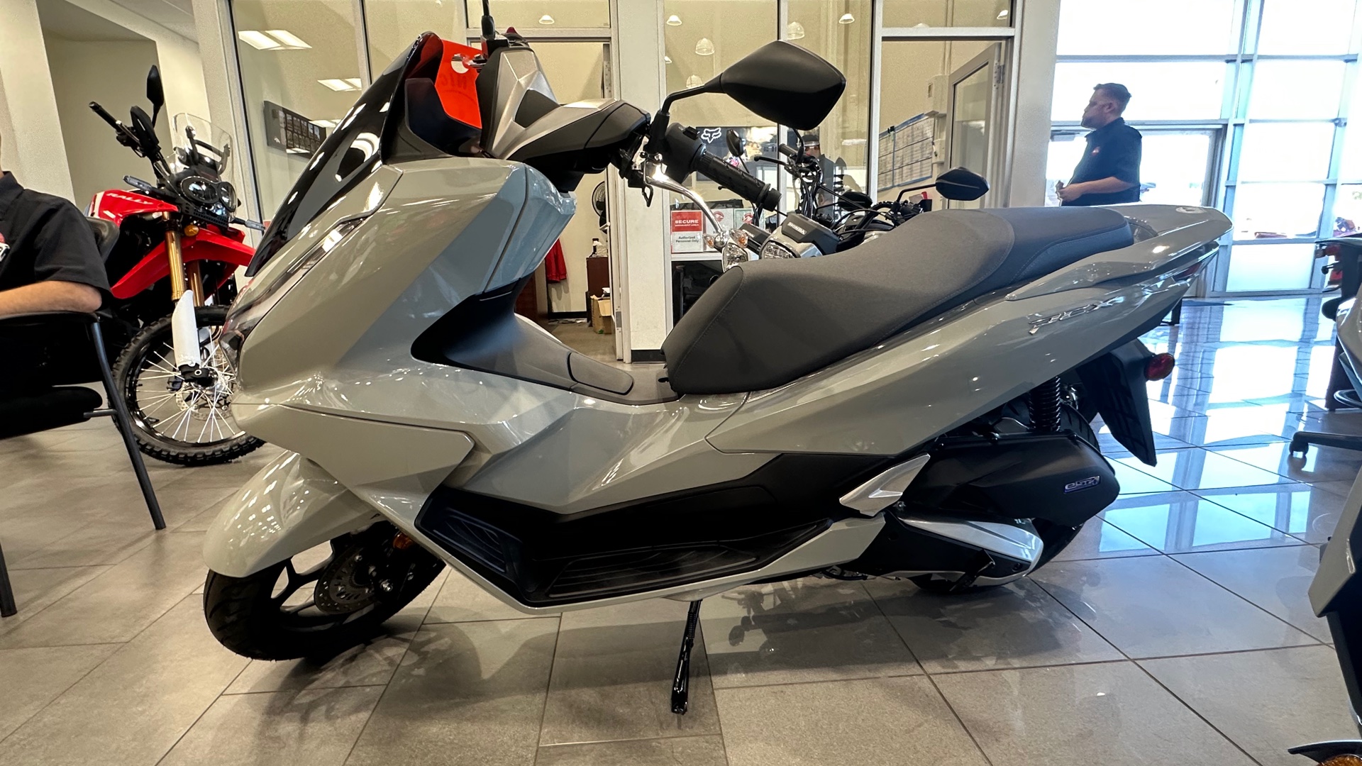 2025 Honda PCX ABS - Photo 5