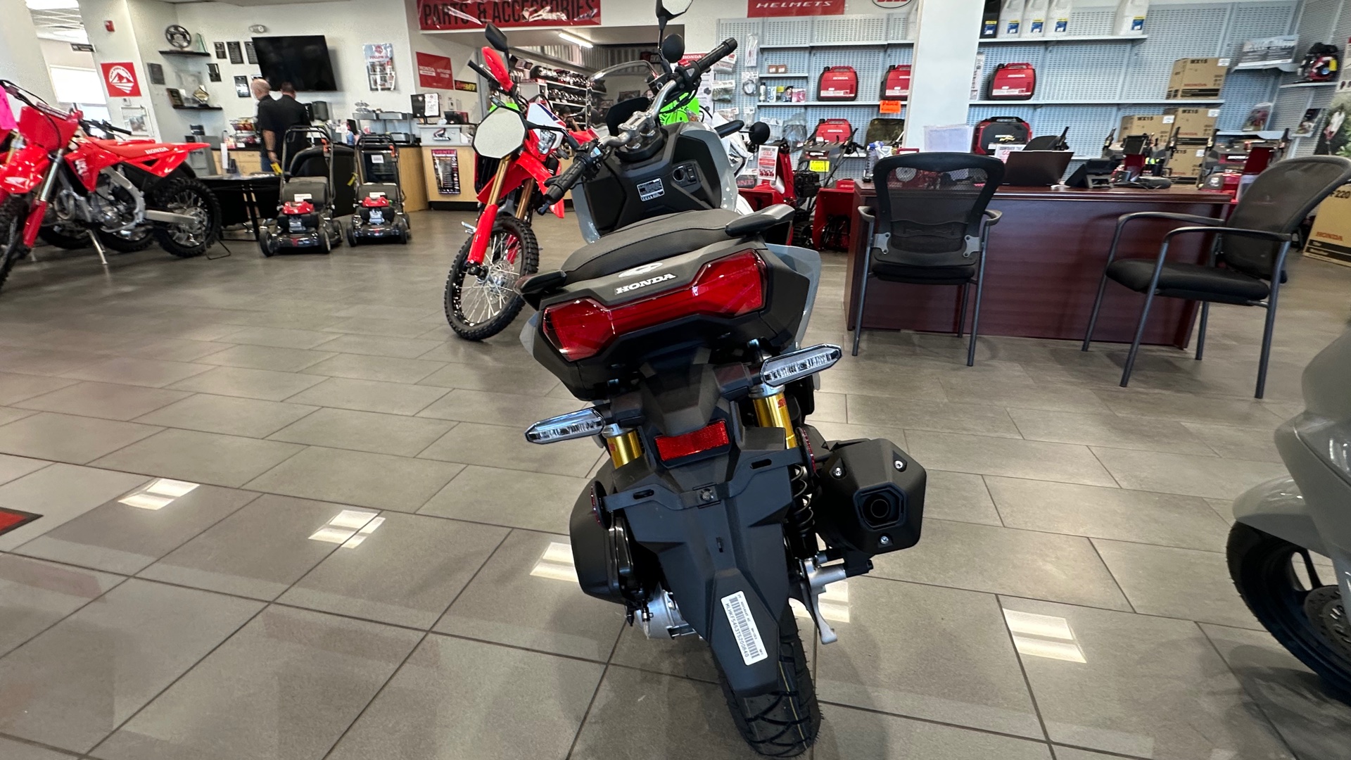 2026 Honda ADV160 - Photo 3