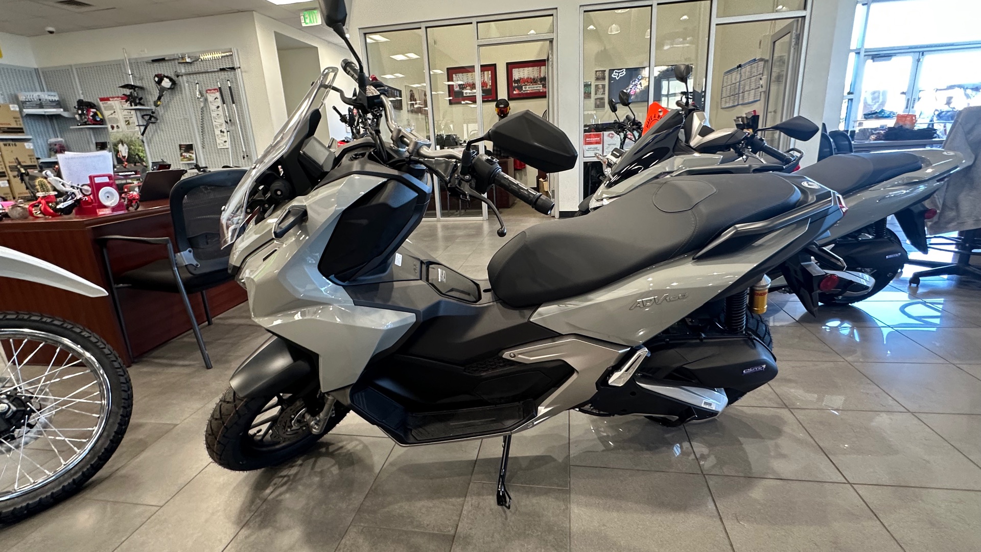 2026 Honda ADV160 - Photo 5