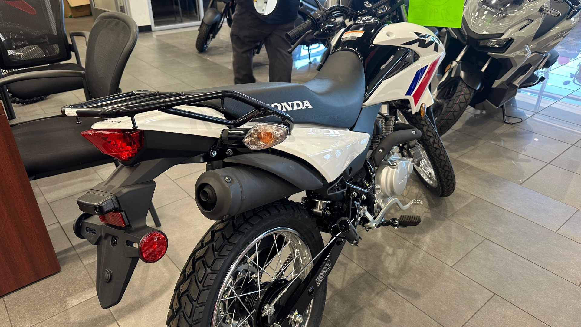 2025 Honda XR150L - Photo 2