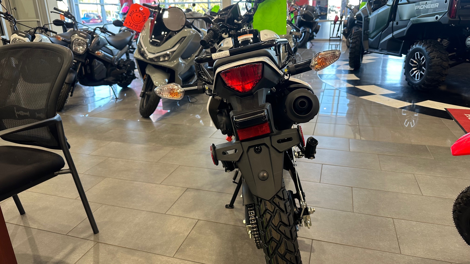2025 Honda XR150L - Photo 3