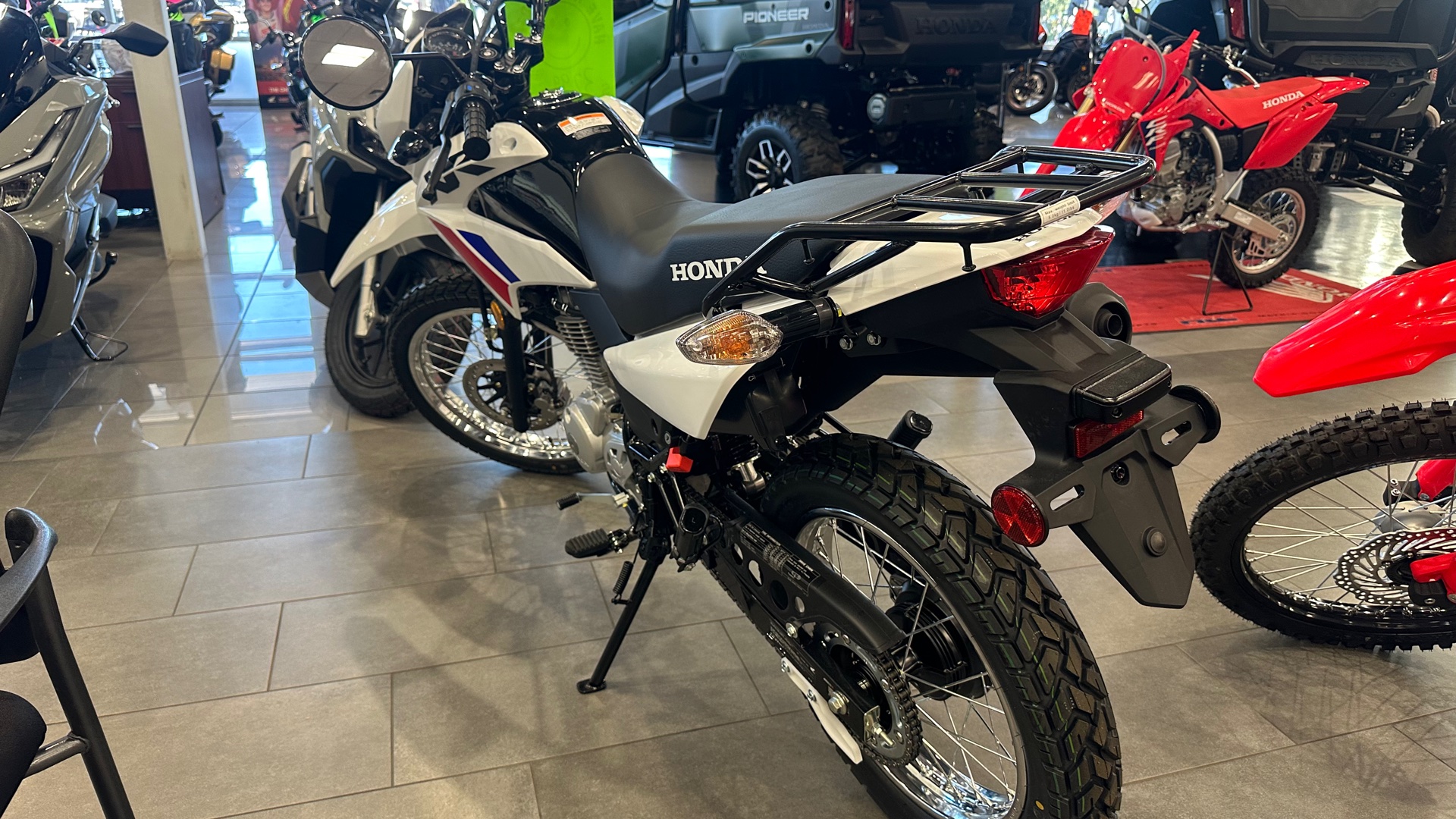 2025 Honda XR150L - Photo 4