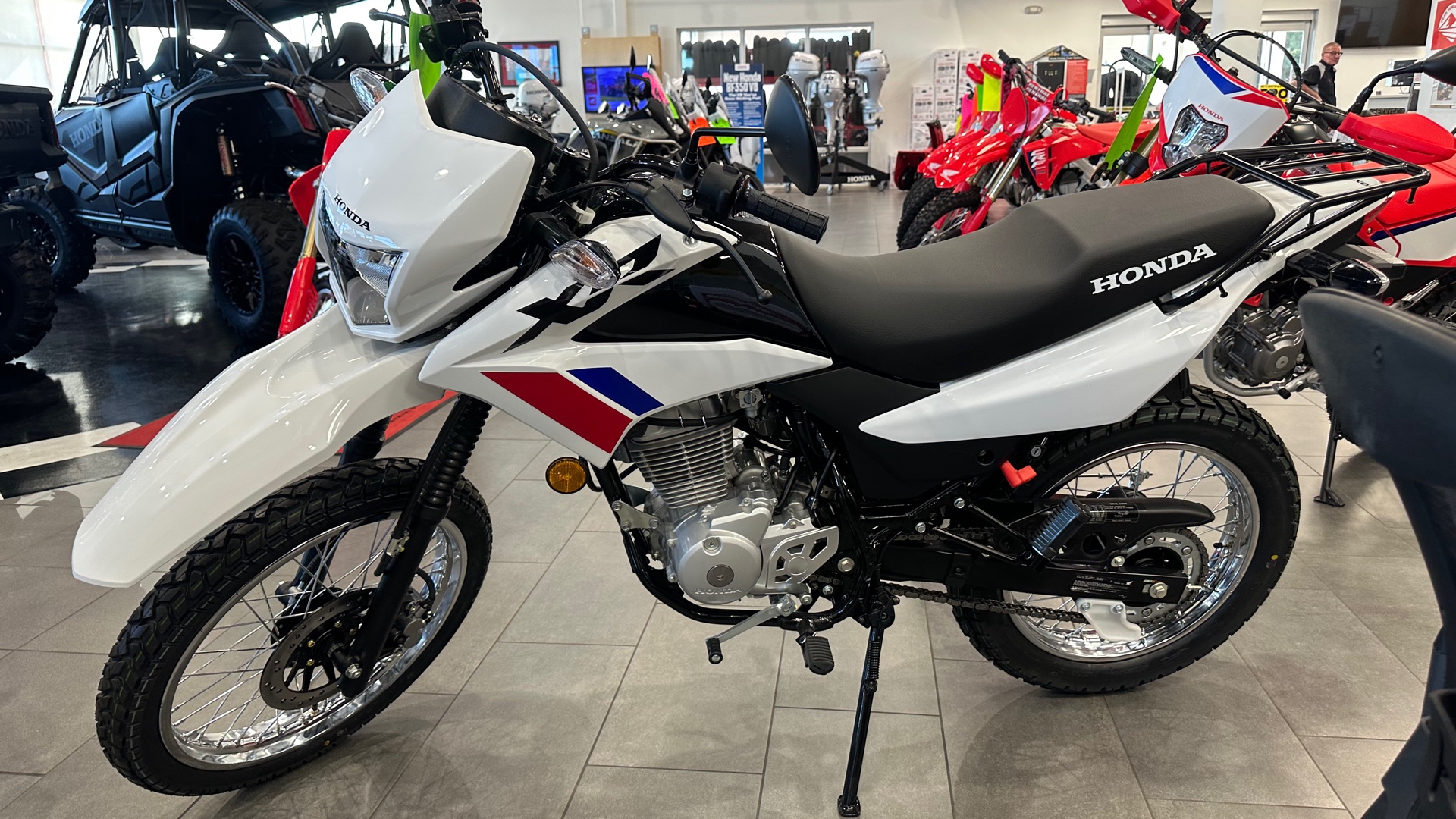 2025 Honda XR150L - Photo 5