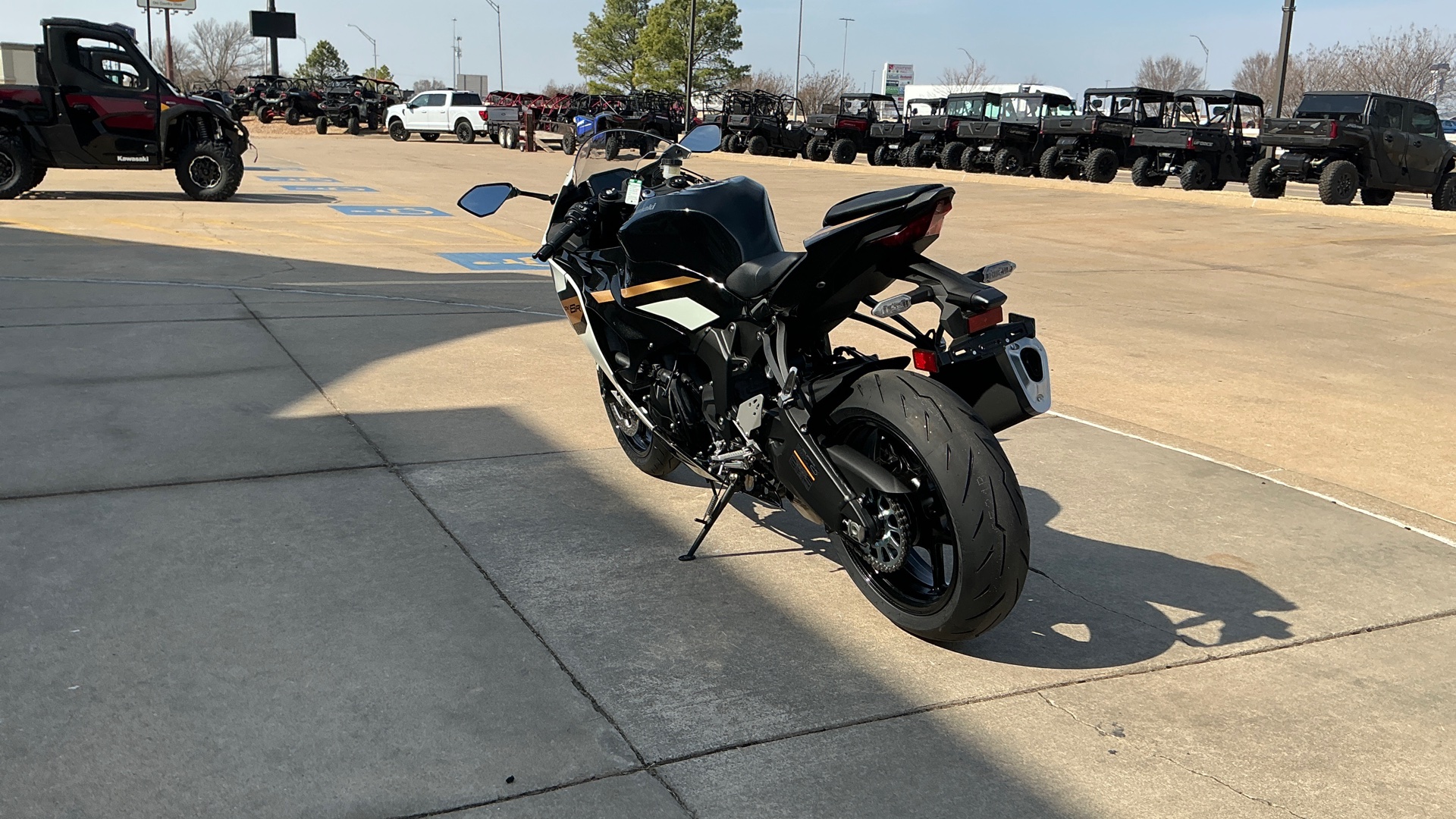 2026 Kawasaki Ninja® ZX™-6R ABS | Cycles Worldwide