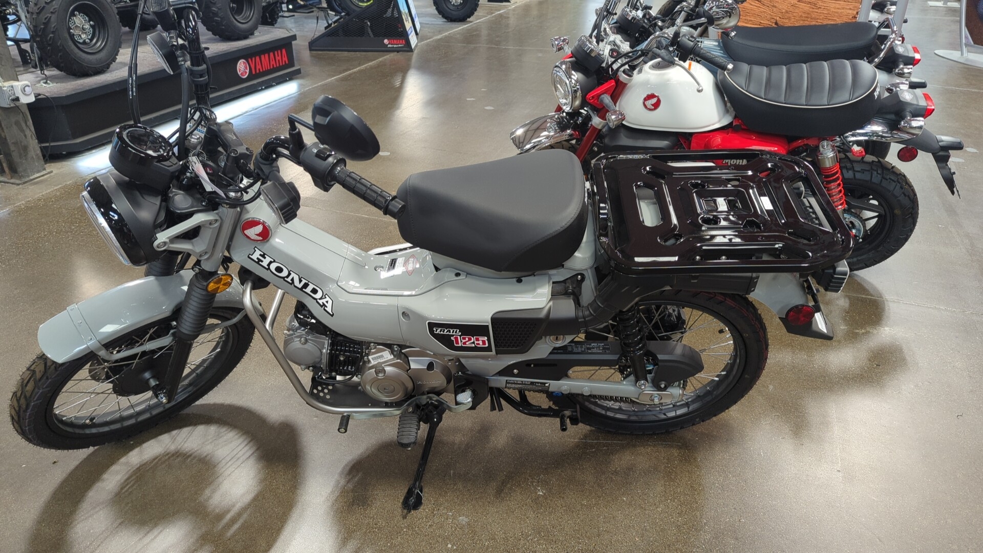 2025 Honda TRAIL 125 - Photo 2