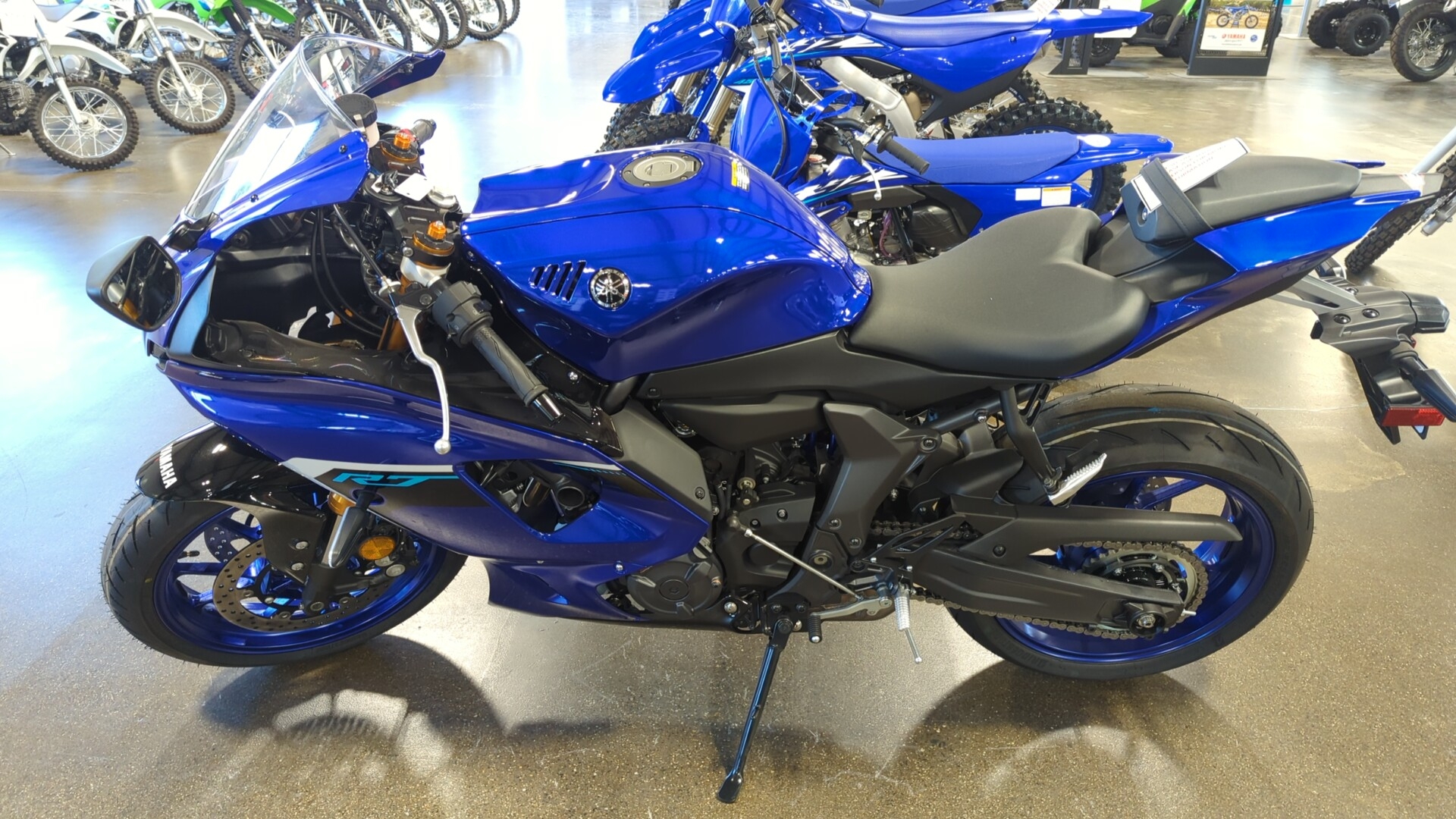 2025 Yamaha YZF-R7 - Photo 2