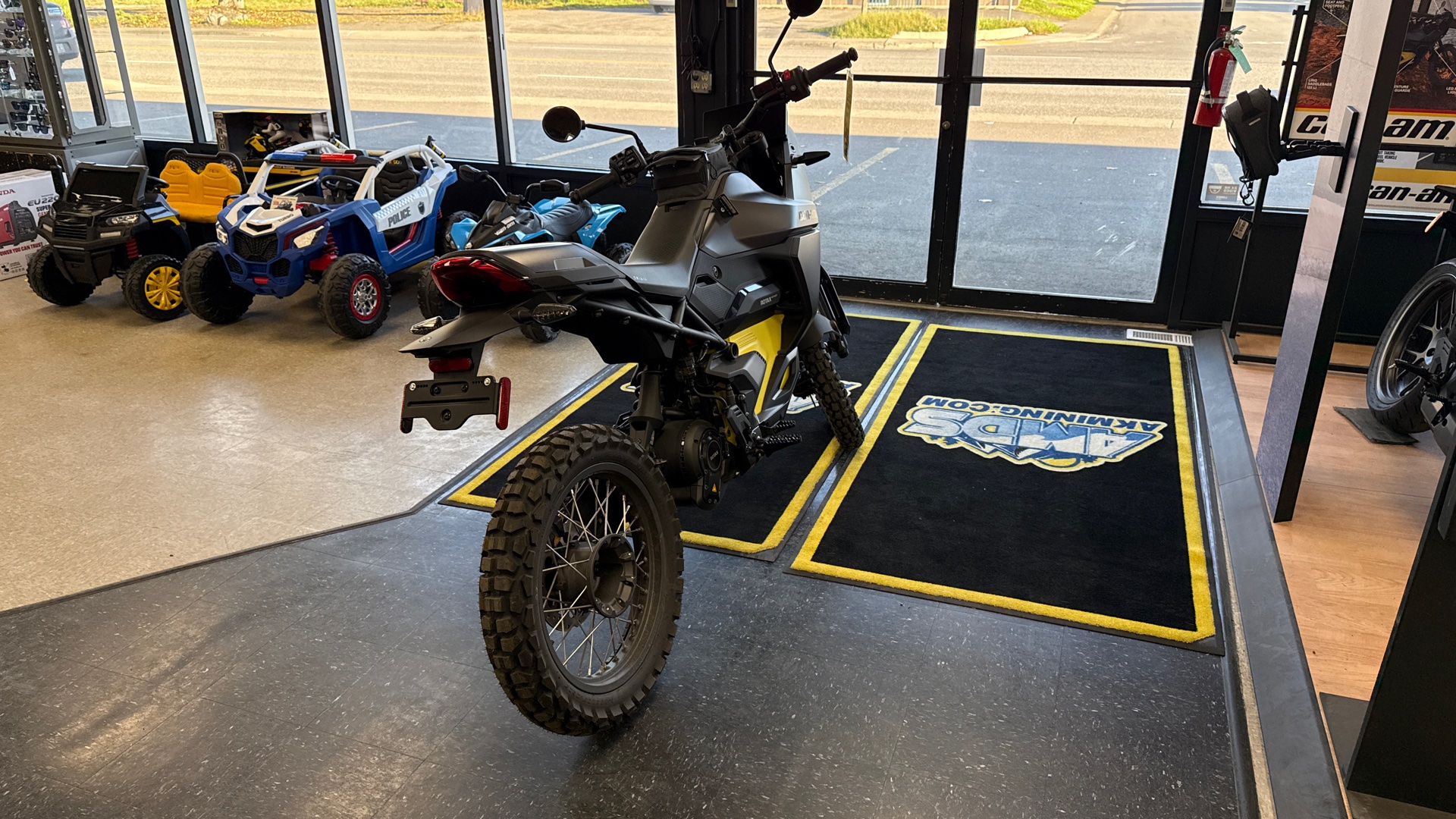 2025 Can-Am J8SE - Photo 5