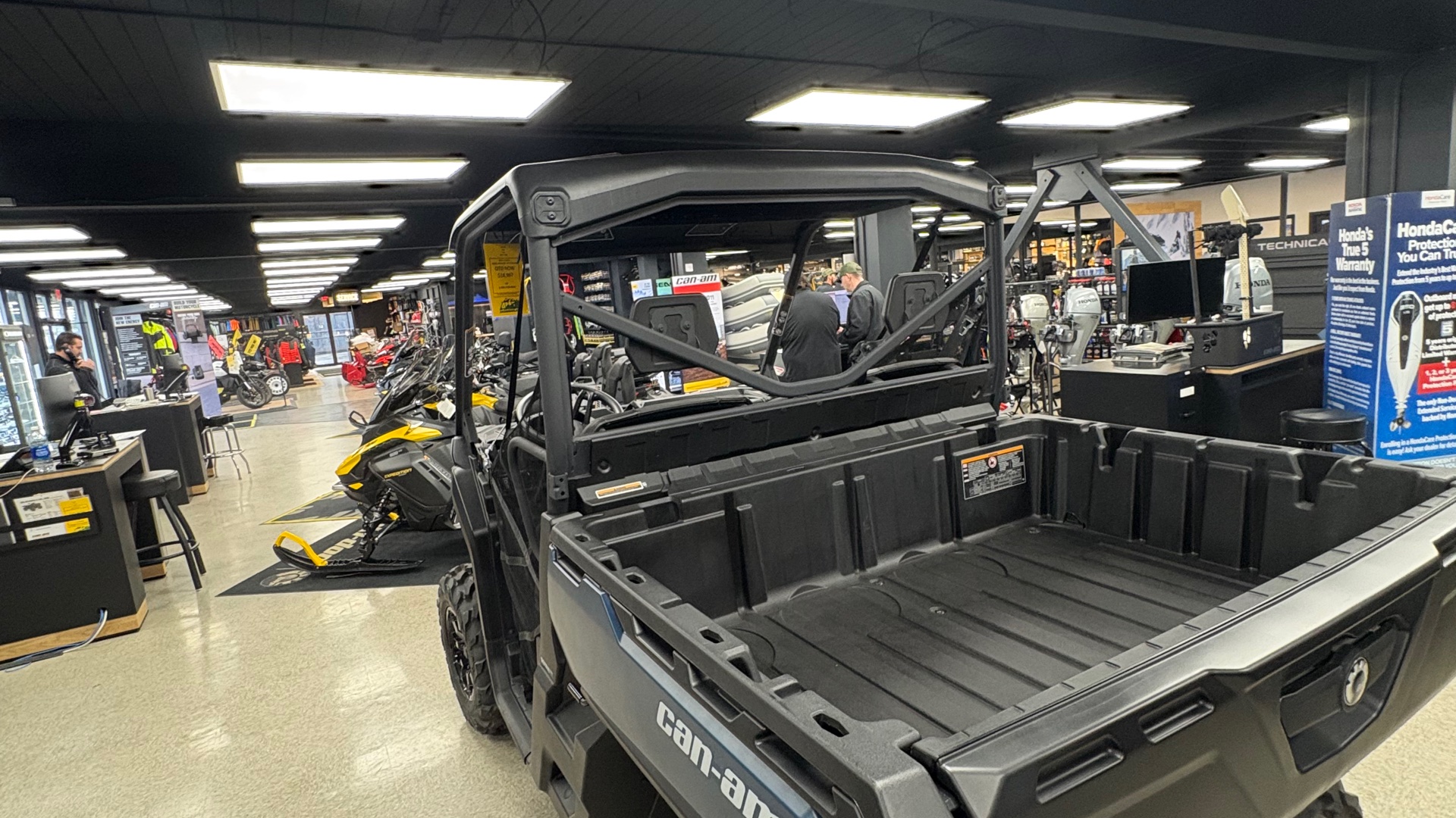2025 Can-Am DEFENDER XT HD 10 - Photo 3