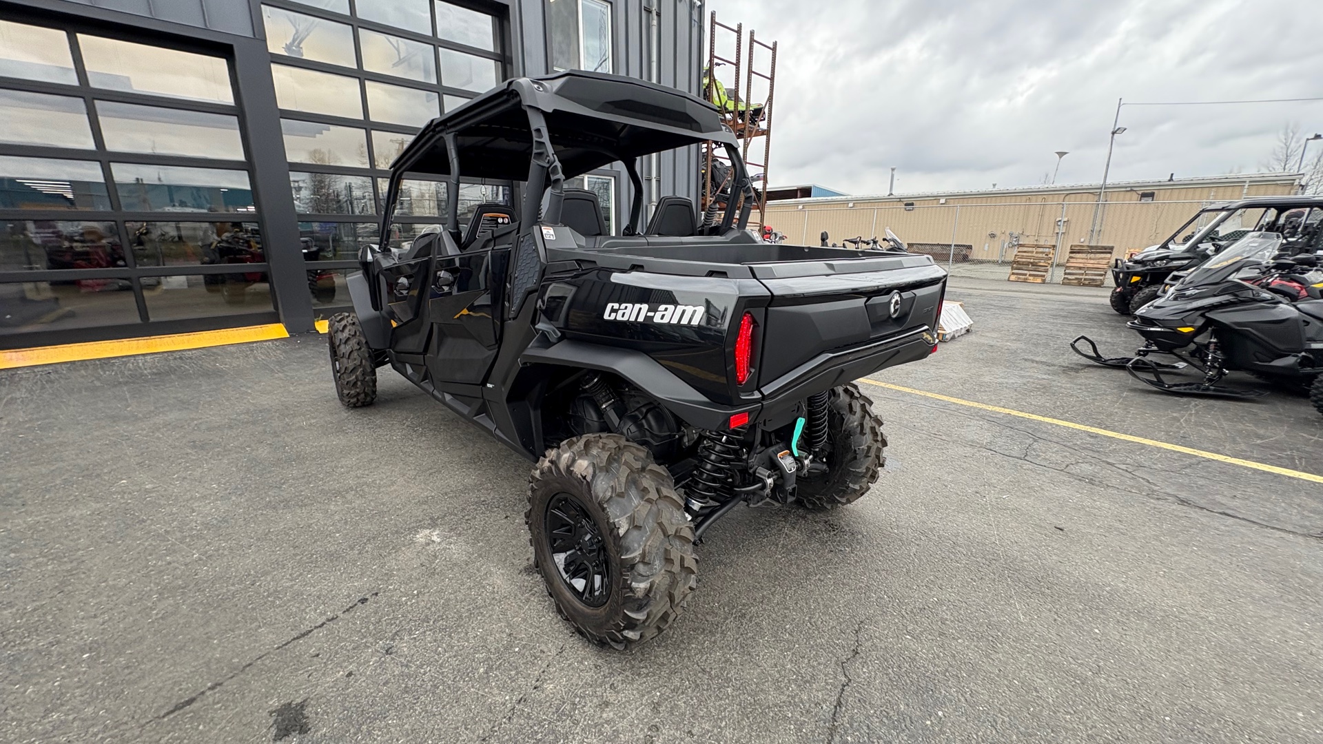 2025 Can-Am COMMANDER MAX XT 1000R - Photo 3