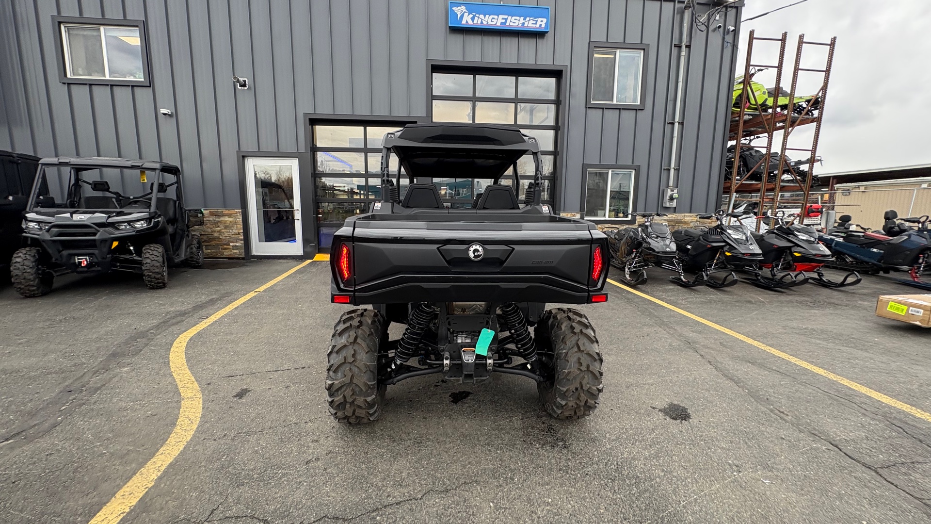 2025 Can-Am COMMANDER MAX XT 1000R - Photo 4
