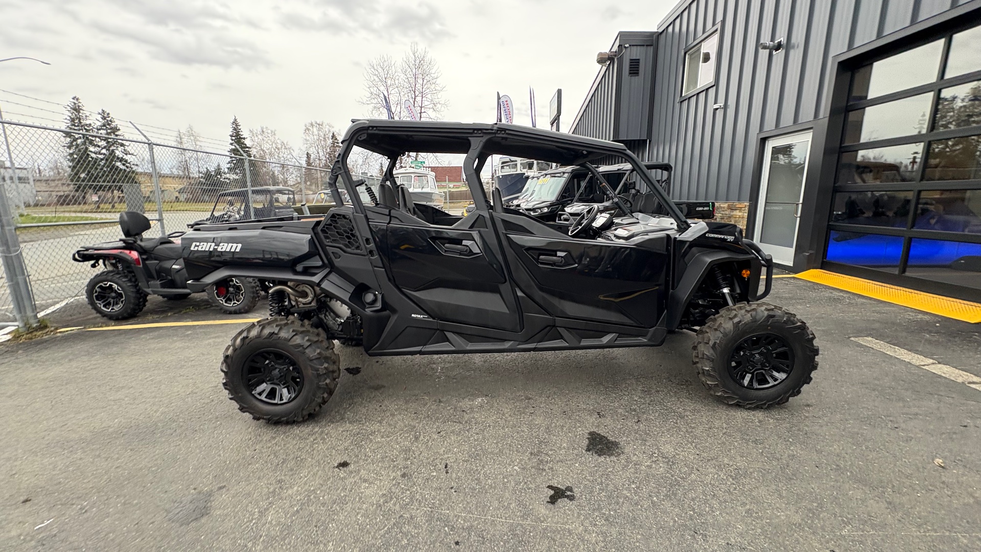 2025 Can-Am COMMANDER MAX XT 1000R - Photo 6