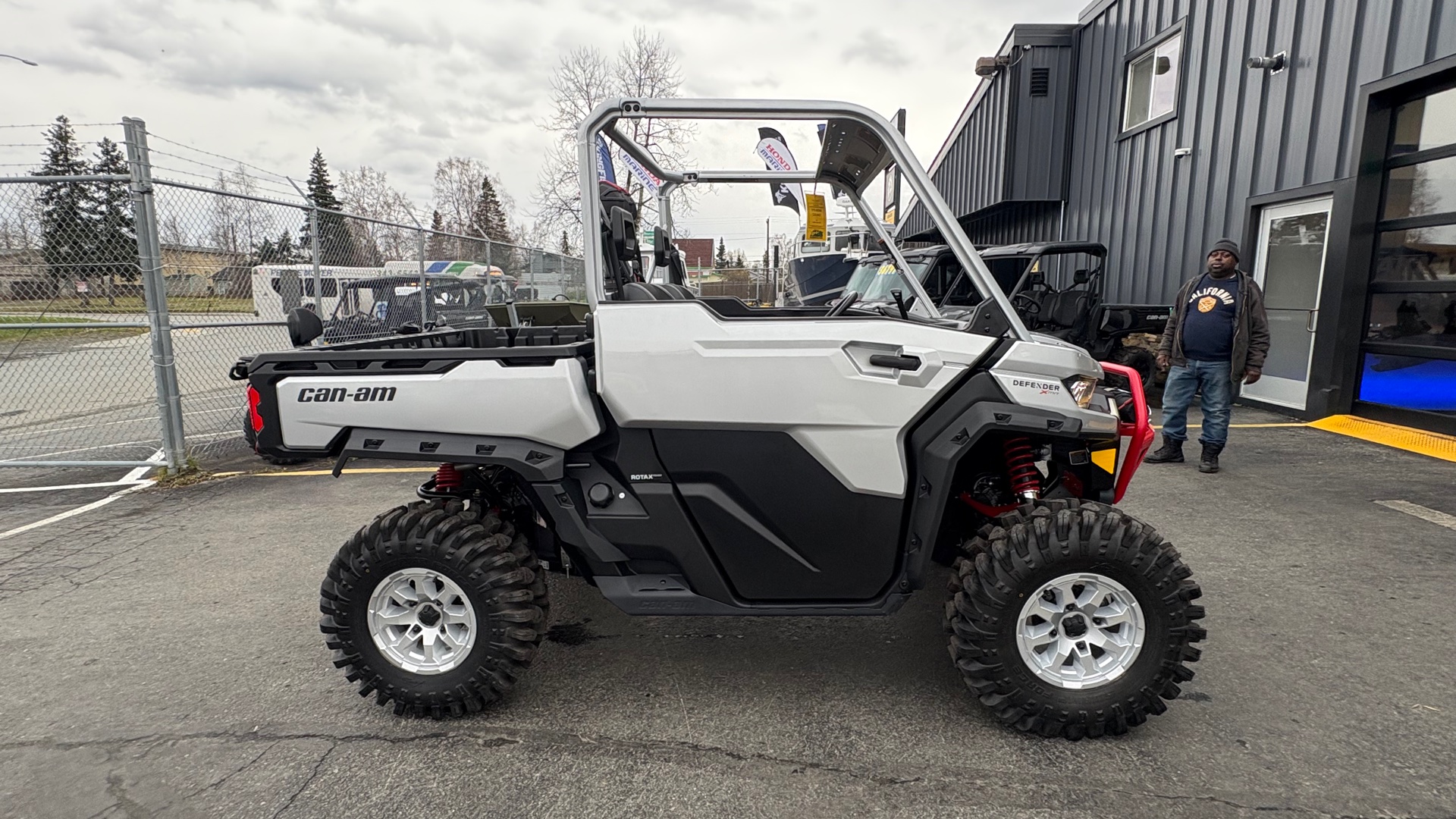 2025 Can-Am Defender X MR w/ Half Doors HD10 - Photo 6