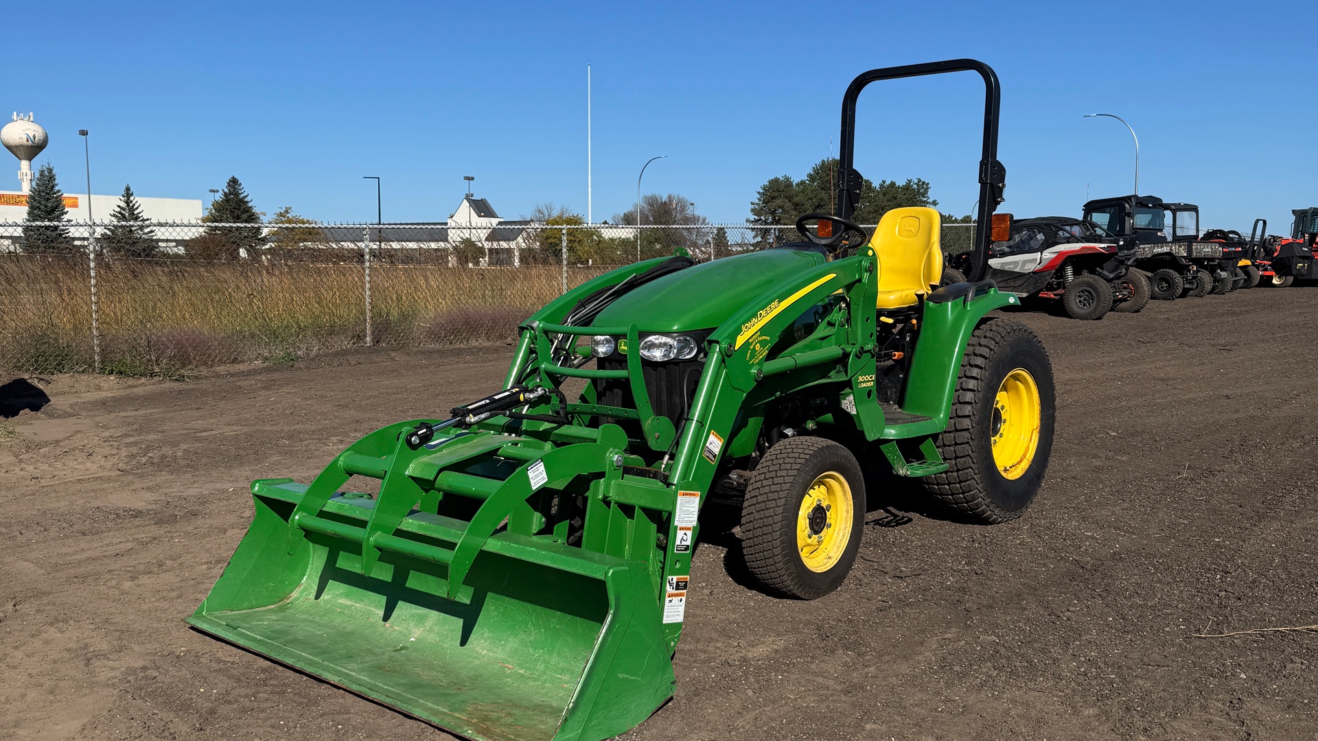 2006 John Deere *2005* 3320 Compact Tractor (32.5 hp)