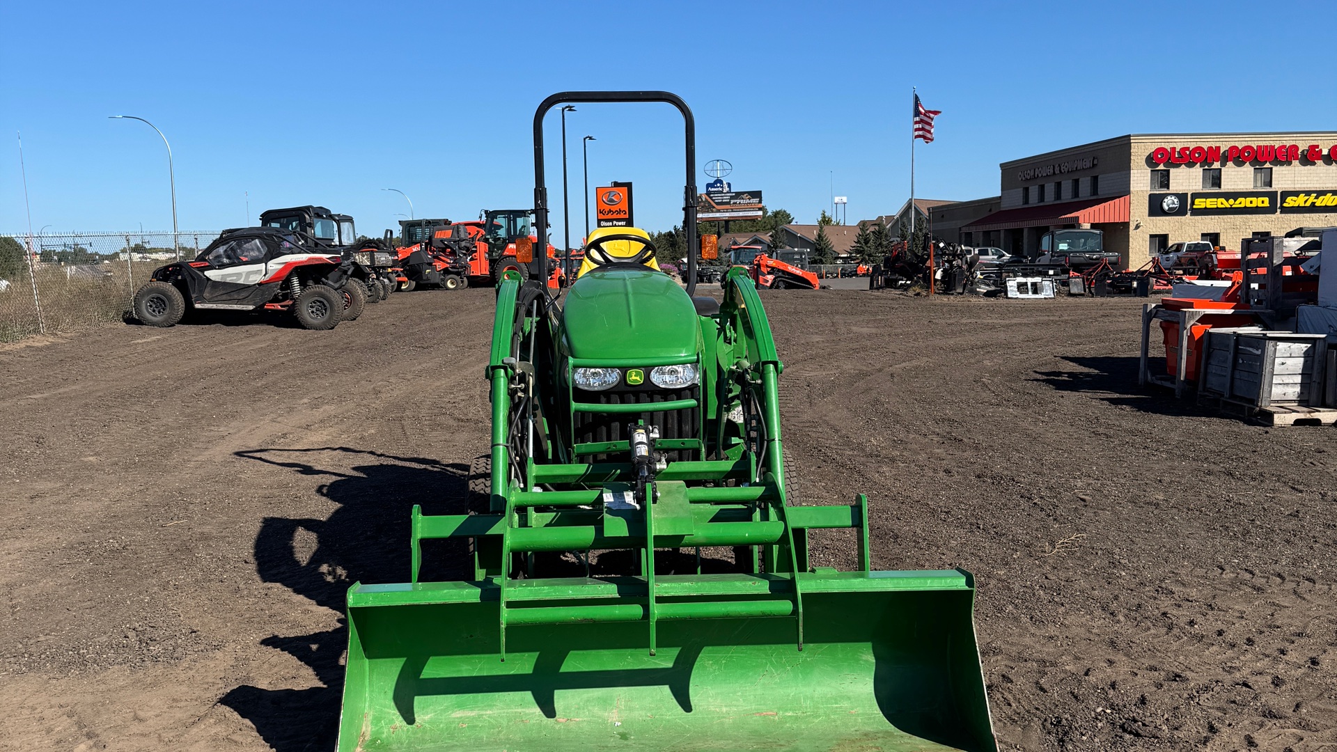 2006 John Deere *2005* 3320 Compact Tractor (32.5 hp) - Photo 8