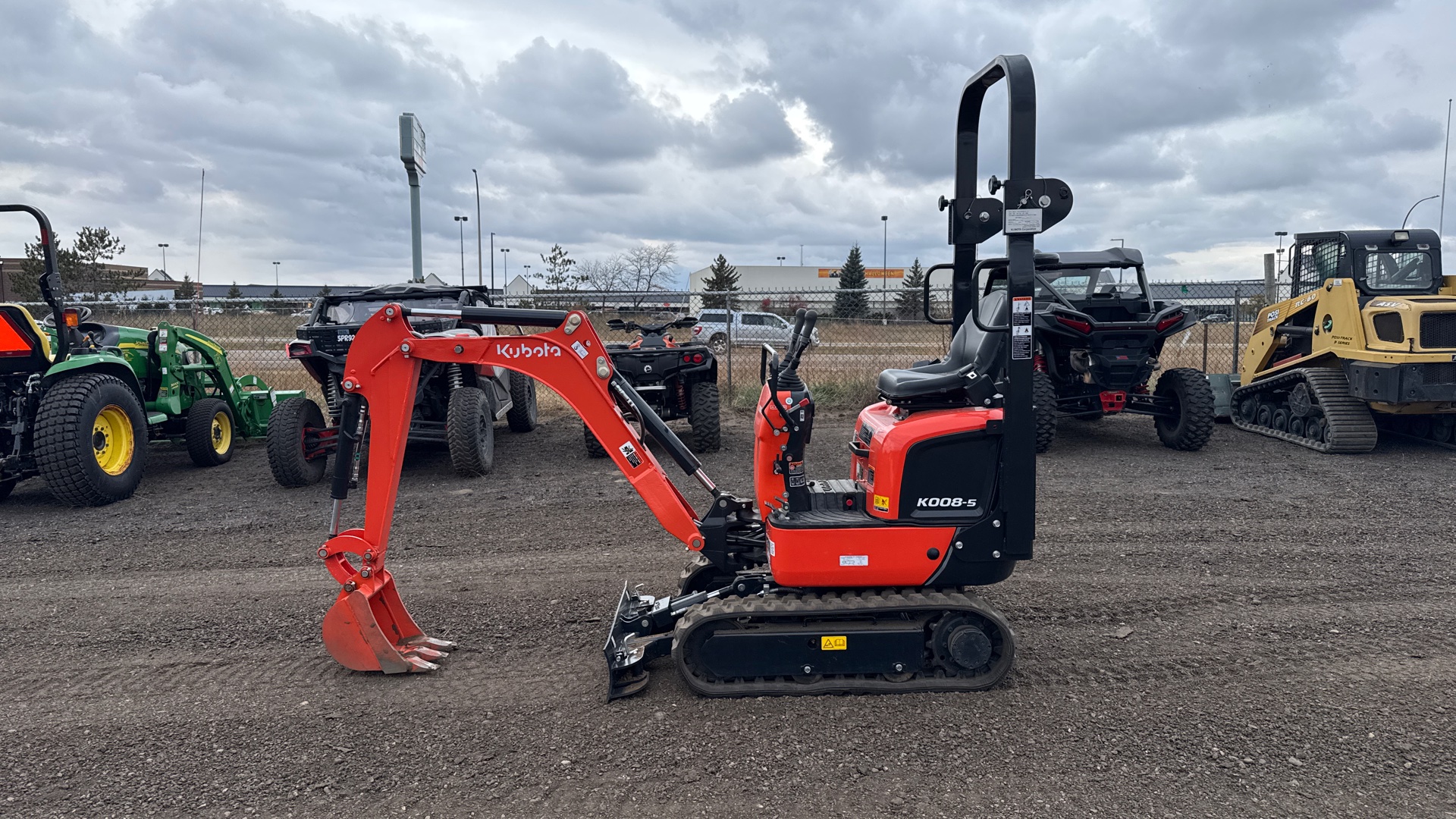 2023 Kubota K008-5 - Photo 2