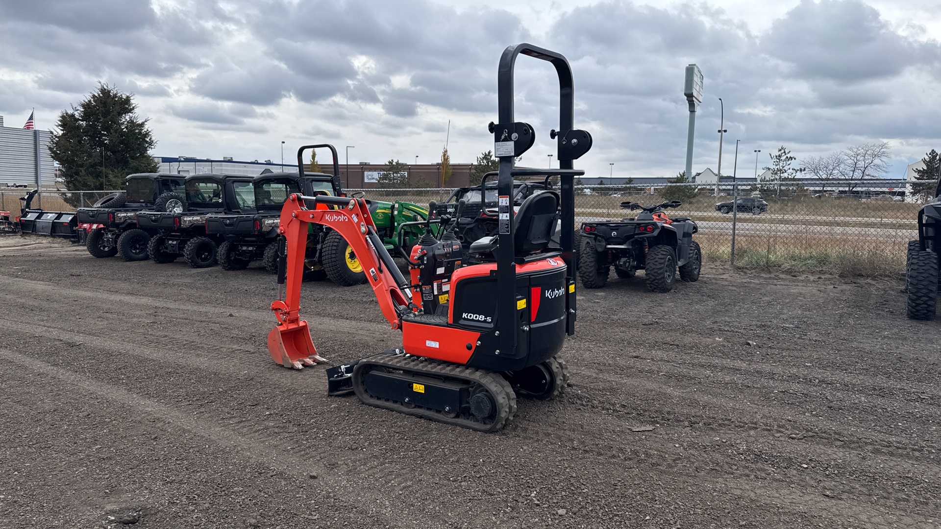 2023 Kubota K008-5 - Photo 3