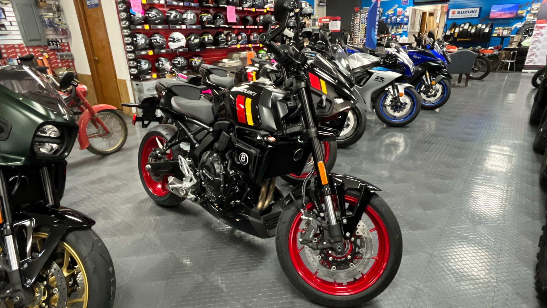 2026 Suzuki GSX 8TT - Photo 5