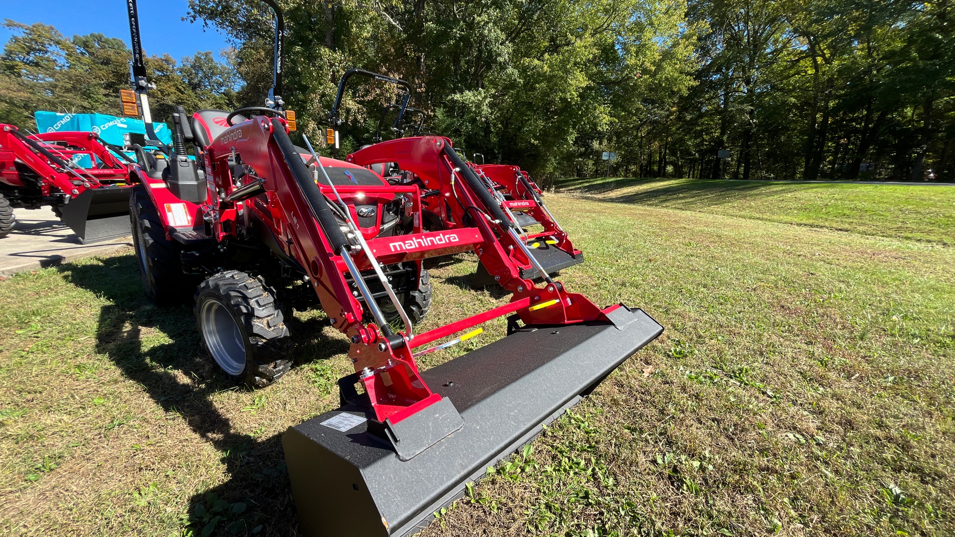 2025 Mahindra 2100 Series 2123 HST - Photo 5