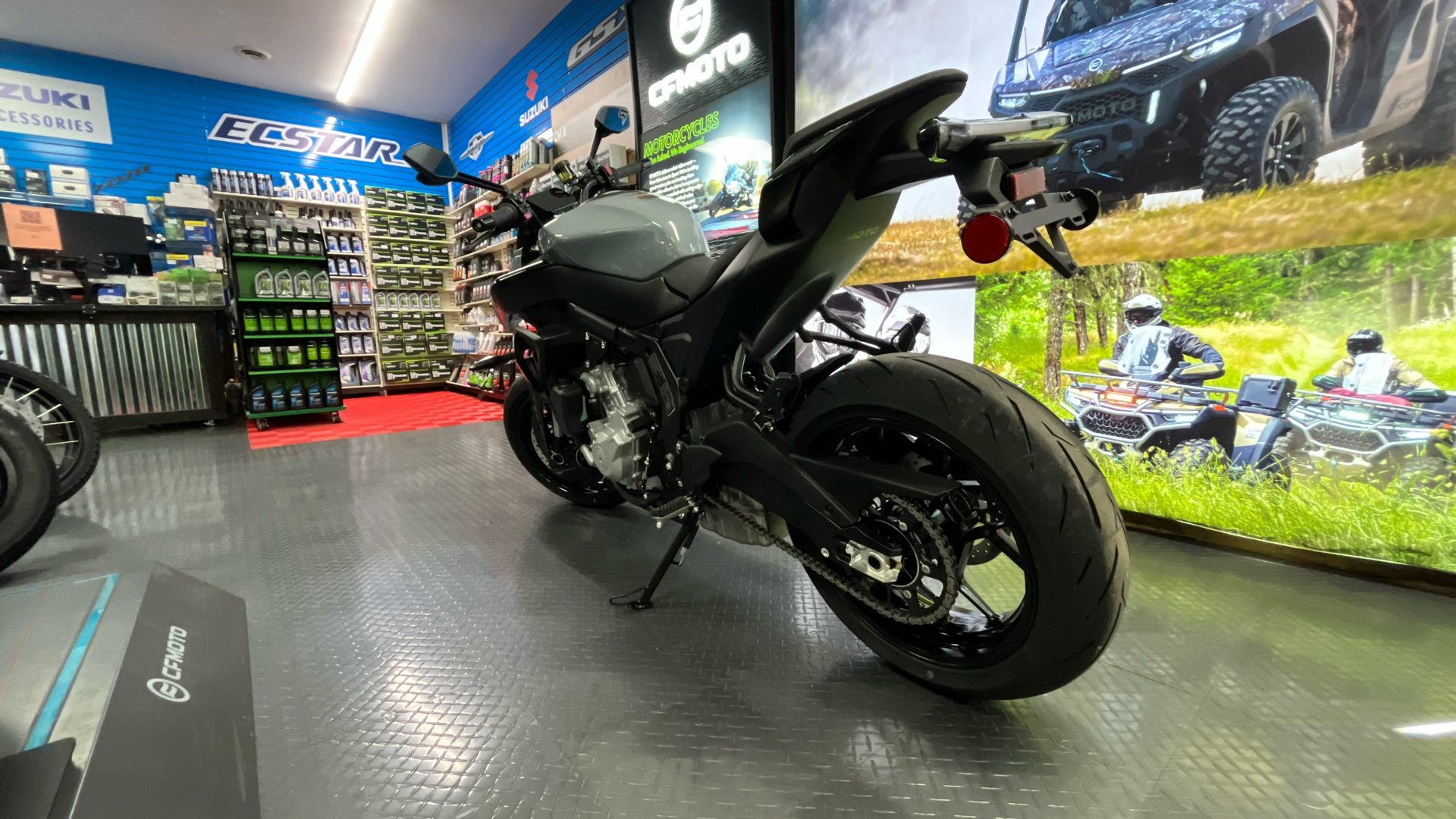 2026 CFMOTO NK 675 - Photo 3