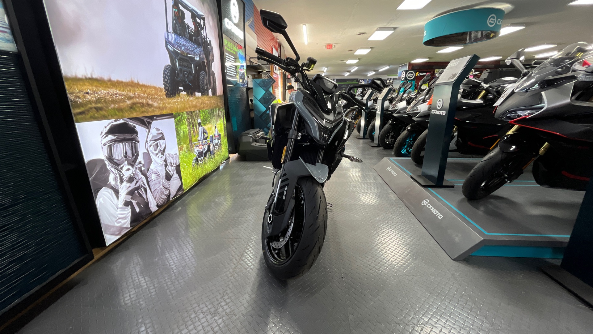 2026 CFMOTO NK 675 - Photo 8