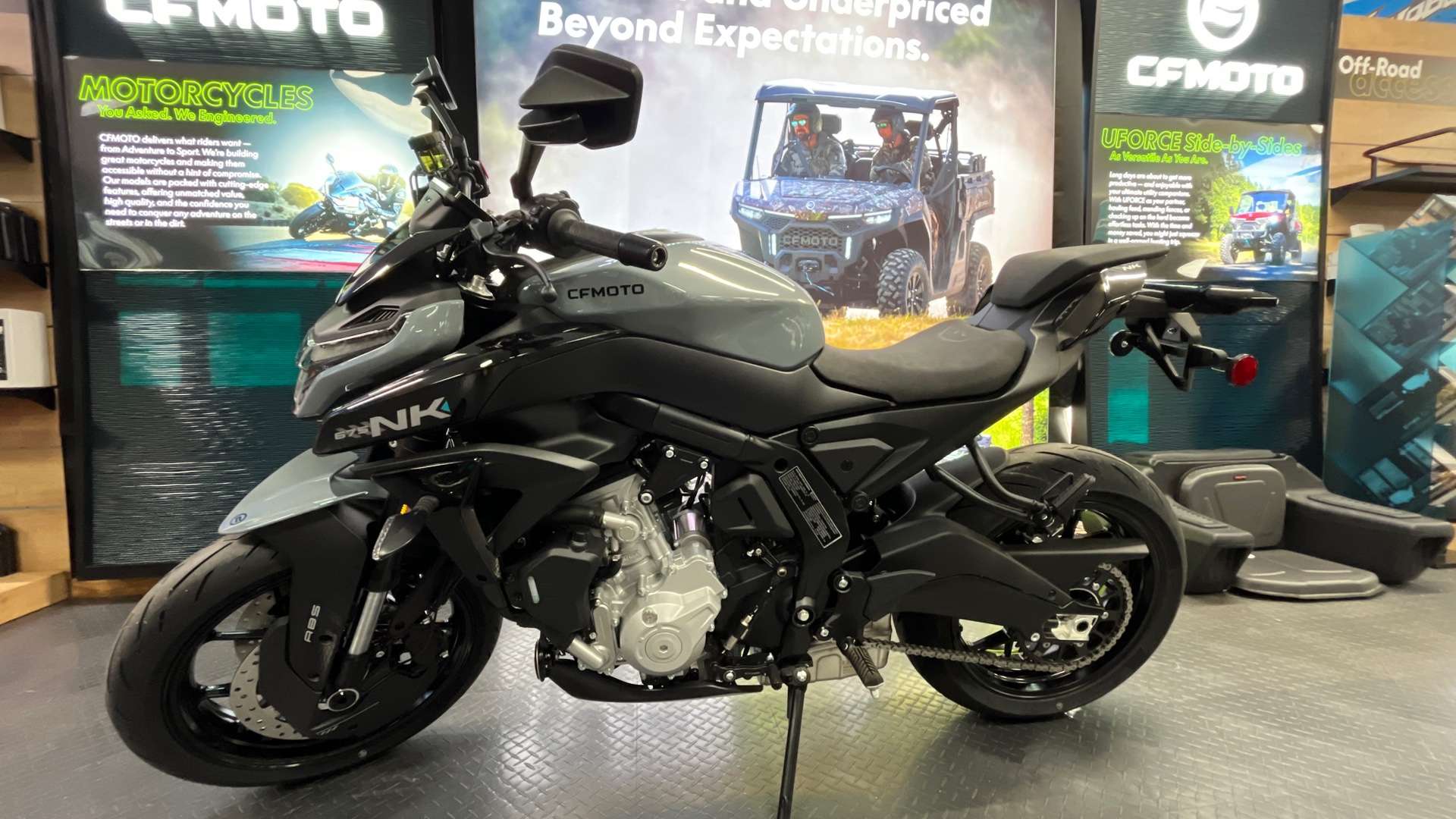 2026 CFMOTO NK 675 - Photo 2