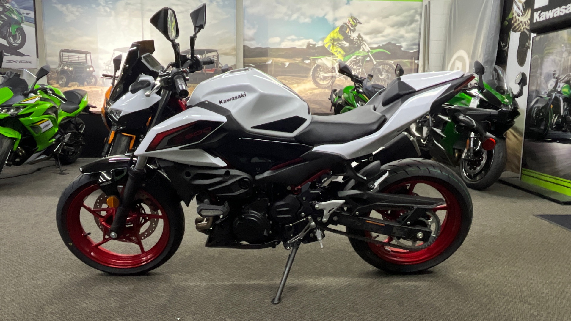 2026 Kawasaki Z500 SE ABS - Photo 2