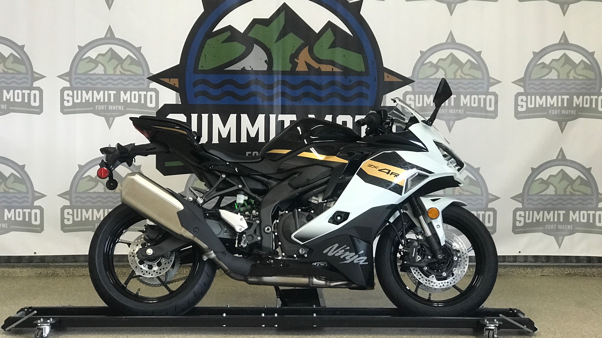 を New Inventory Summit Moto Fort Wayne Fort Wayne, IN (260) 749-9686