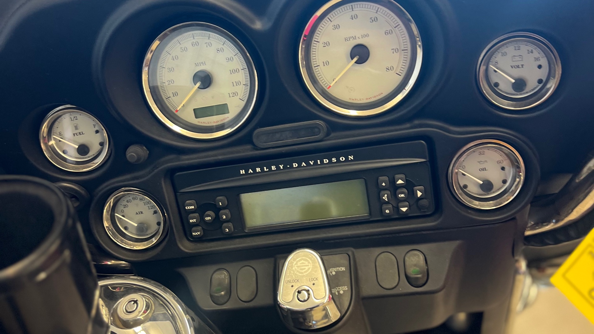 2007 Harley-Davidson® Street Glide Base - Photo 4