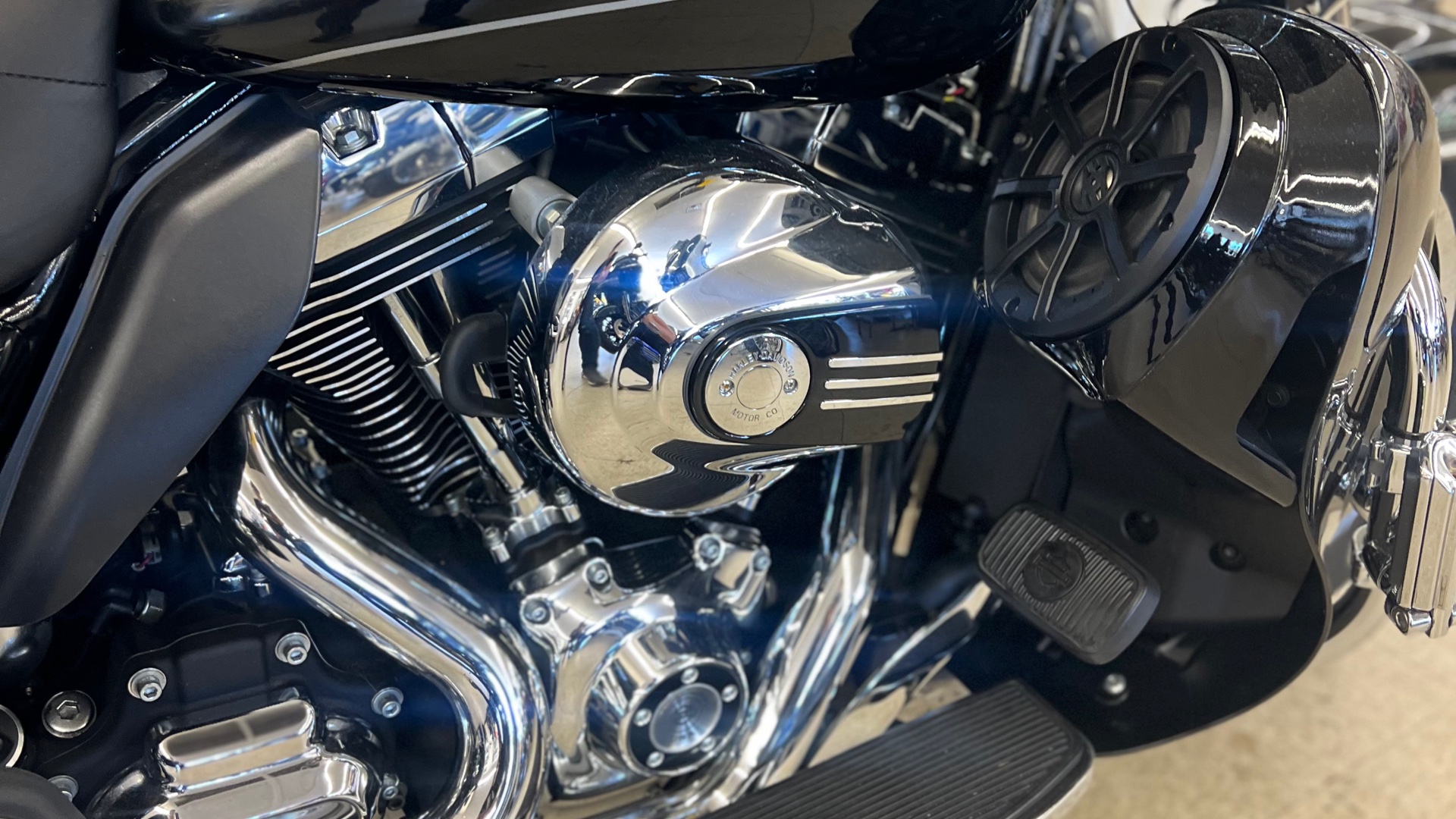 2014 Harley-Davidson® ELECTRA GLIDE ULTRA LIMITED - Photo 5