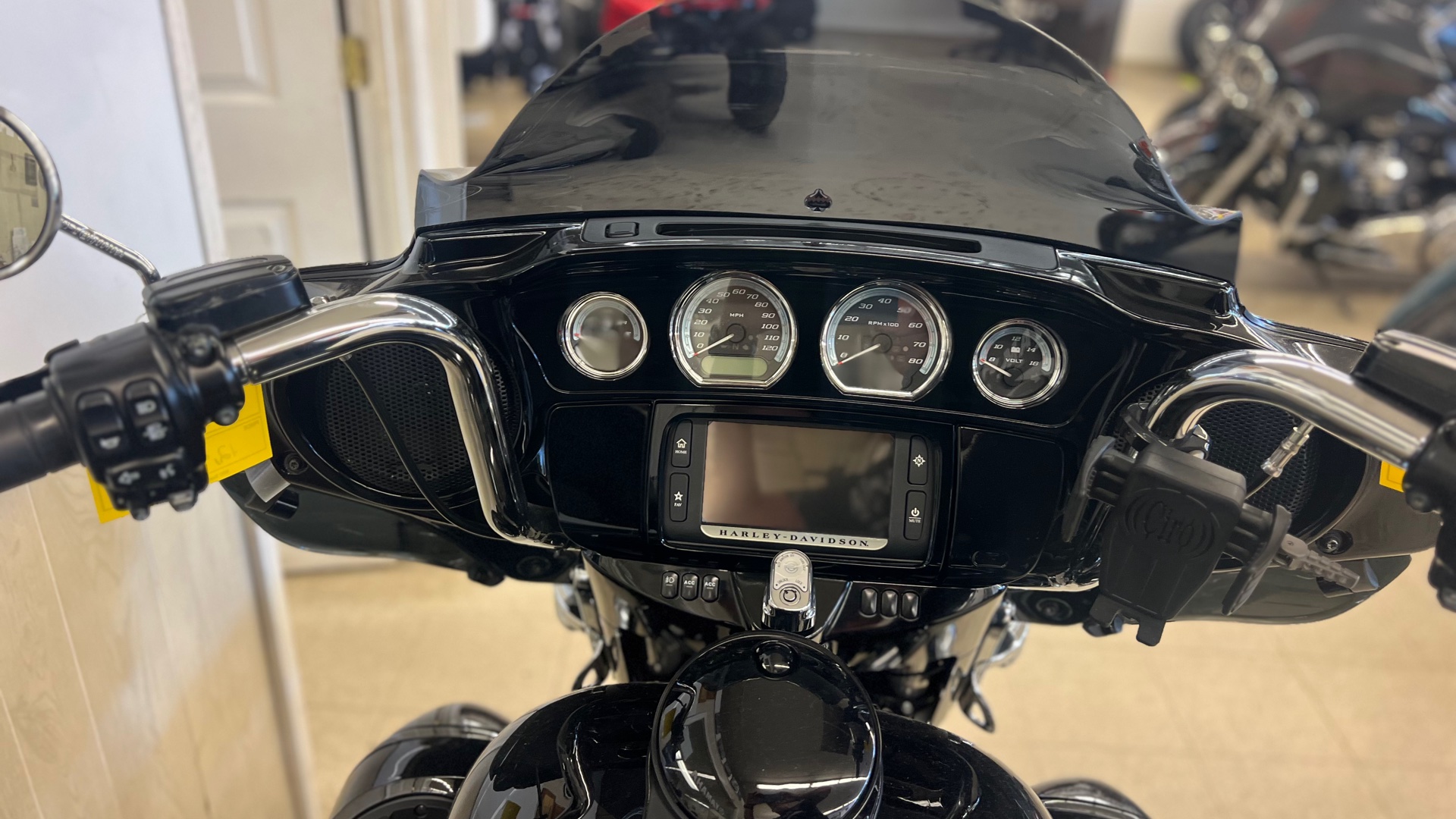 2014 Harley-Davidson® ELECTRA GLIDE ULTRA LIMITED - Photo 6