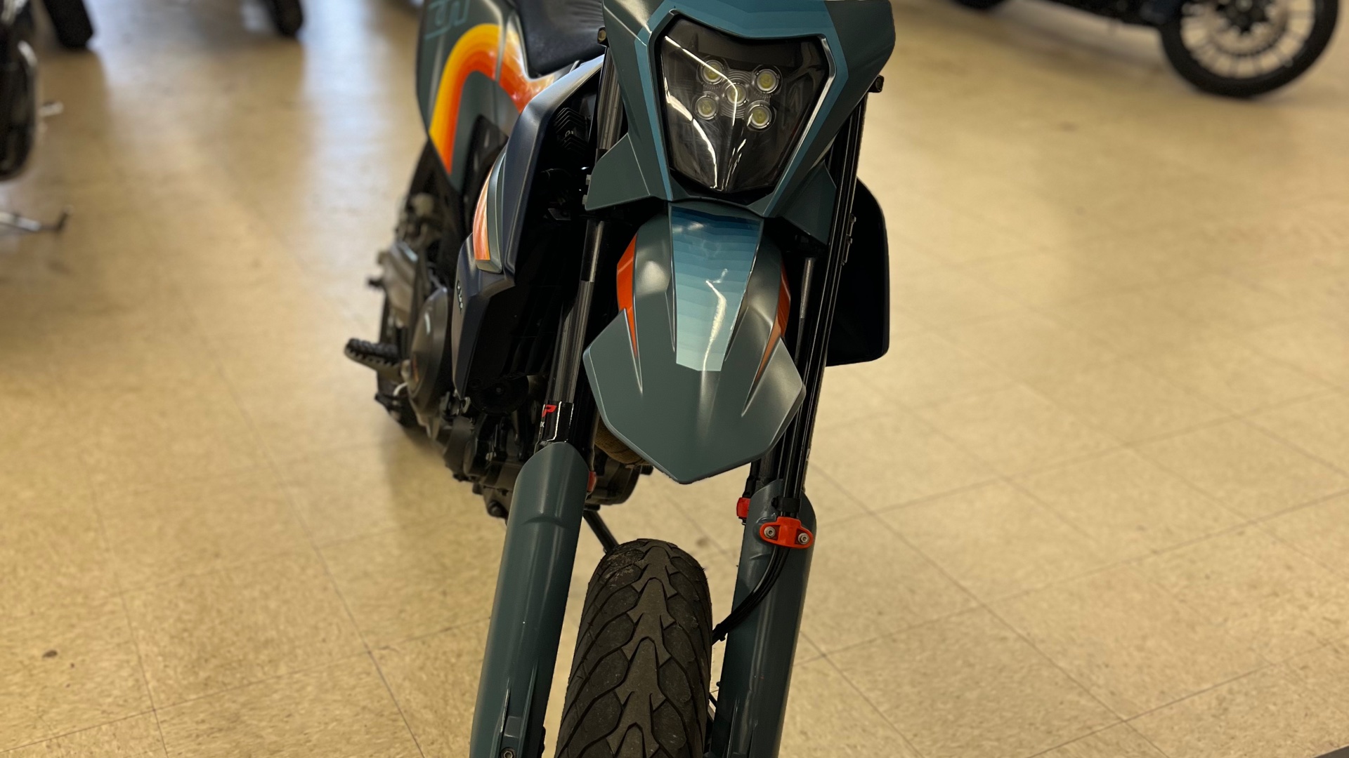 2023 KTM SMC 690R - Photo 3