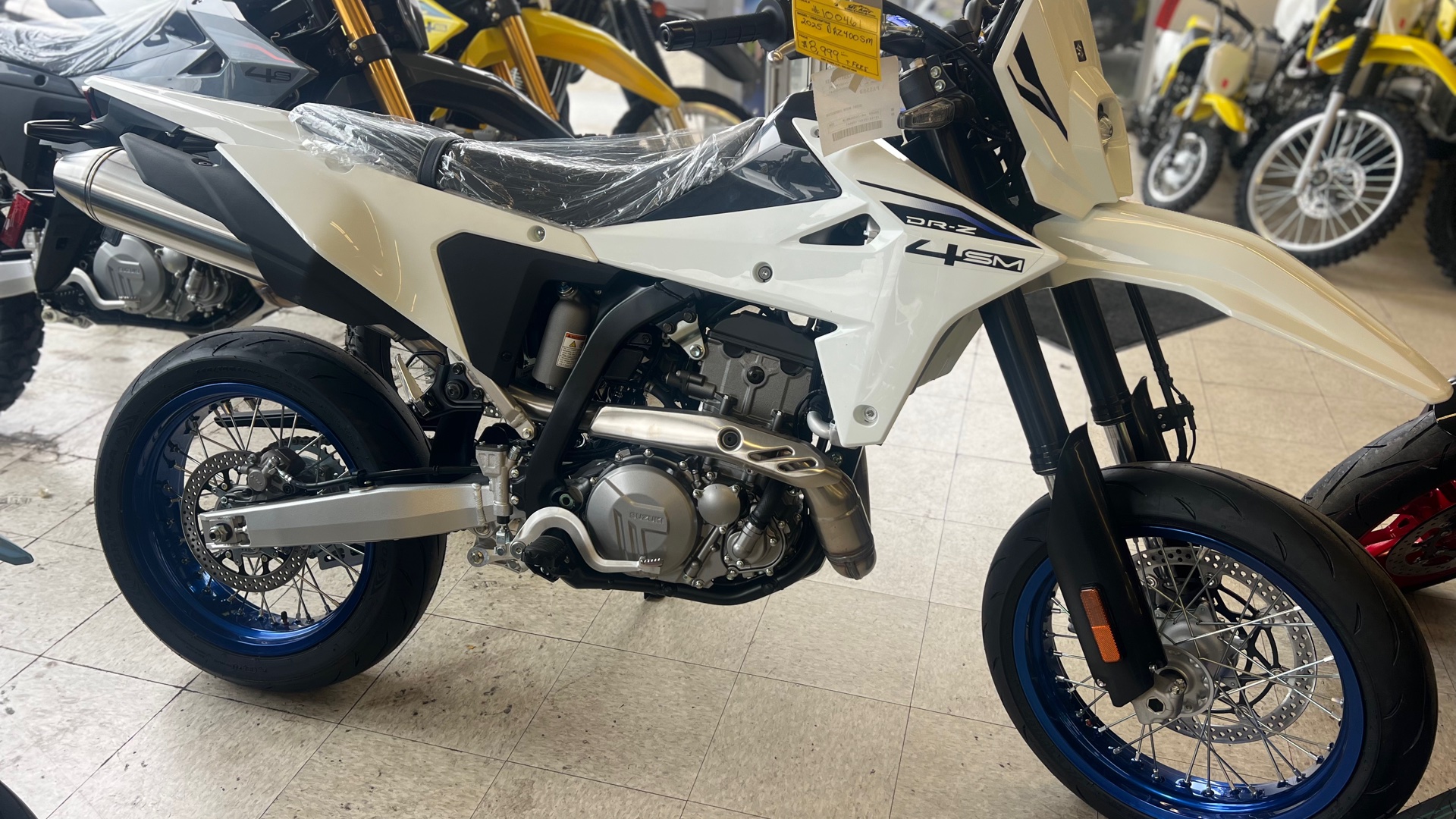 2025 Suzuki DRZ400SM - Photo 5