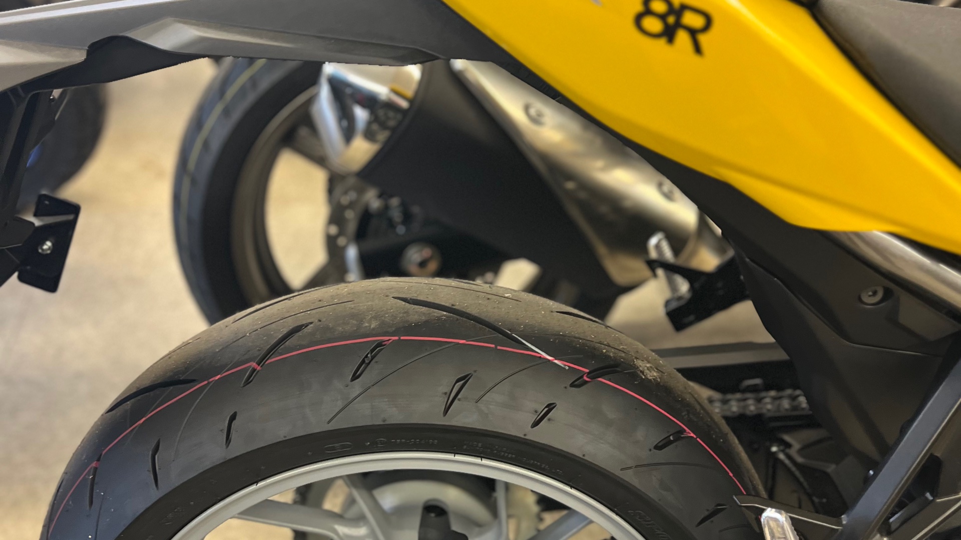 2025 Suzuki GSX-8R - Photo 3