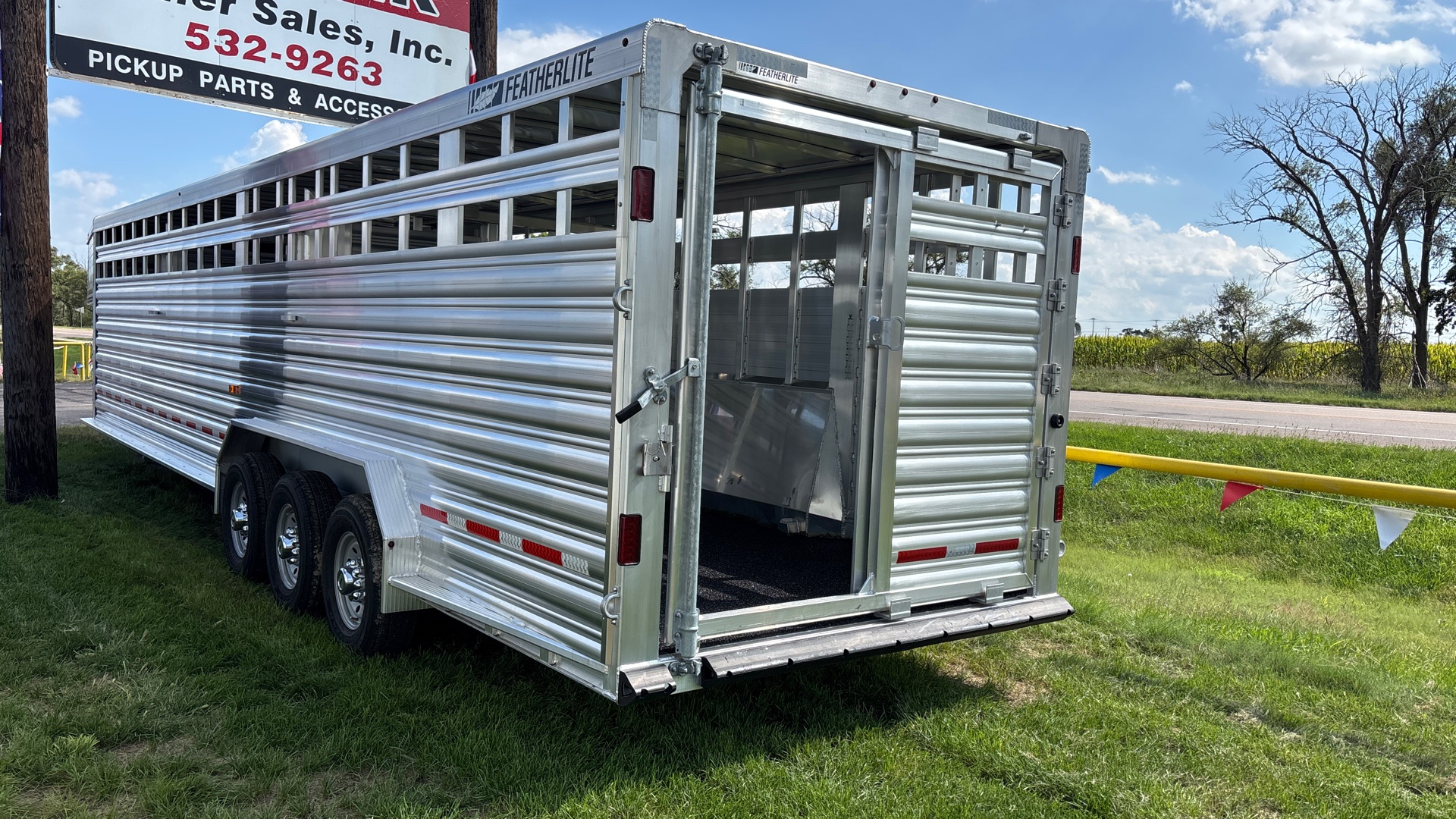 2027 Featherlite 8127-7632