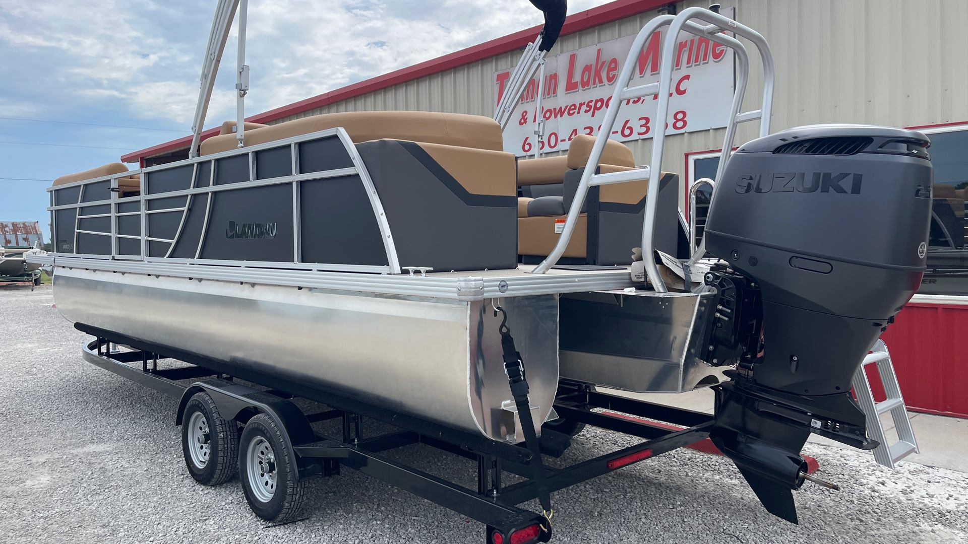 2026 Landau Island Breeze 25C Sport Rear Lounge Tritoon powered by