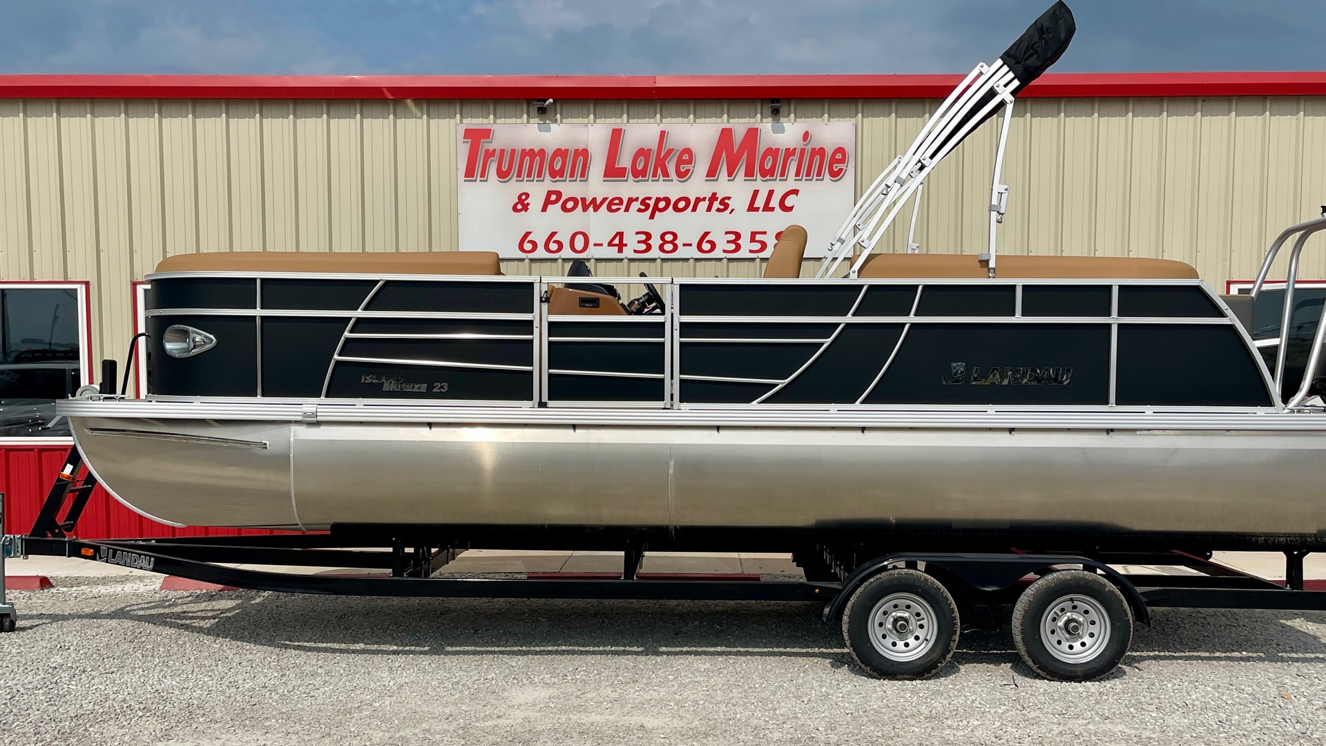 2026 Landau Island Breeze 23C Sport Rear Lounge Tritoon powered by