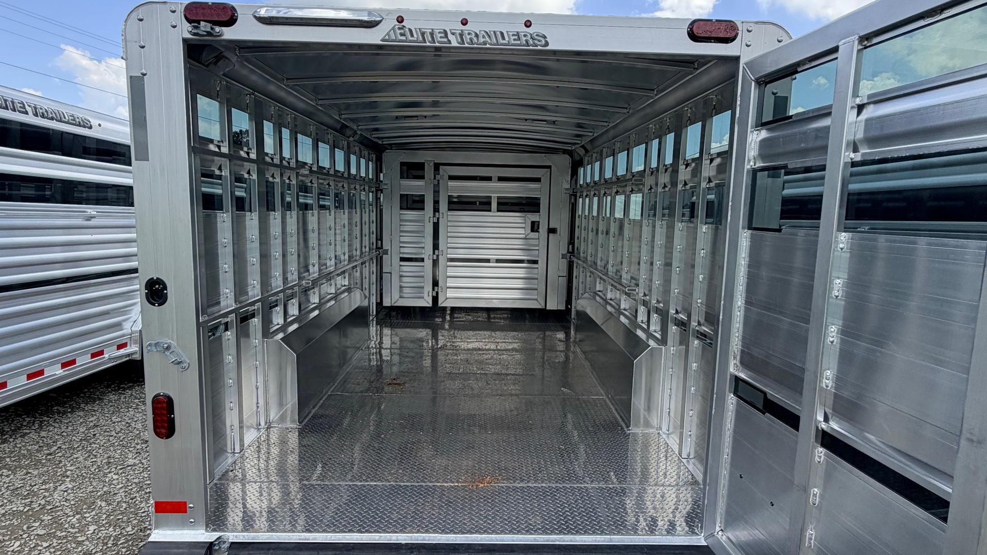 2027 Elite Trailers photo 2