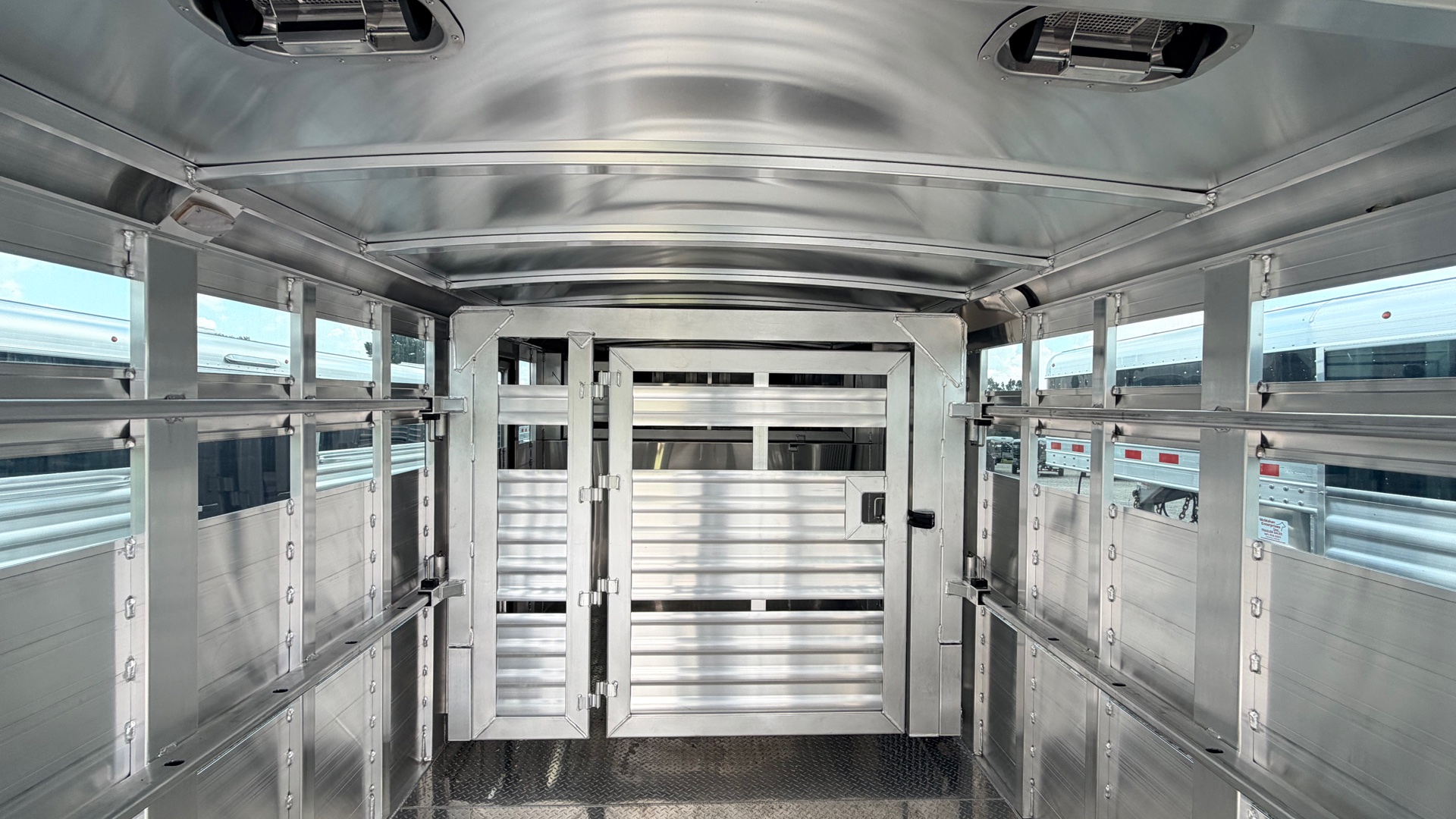 2027 Elite Trailers photo 3
