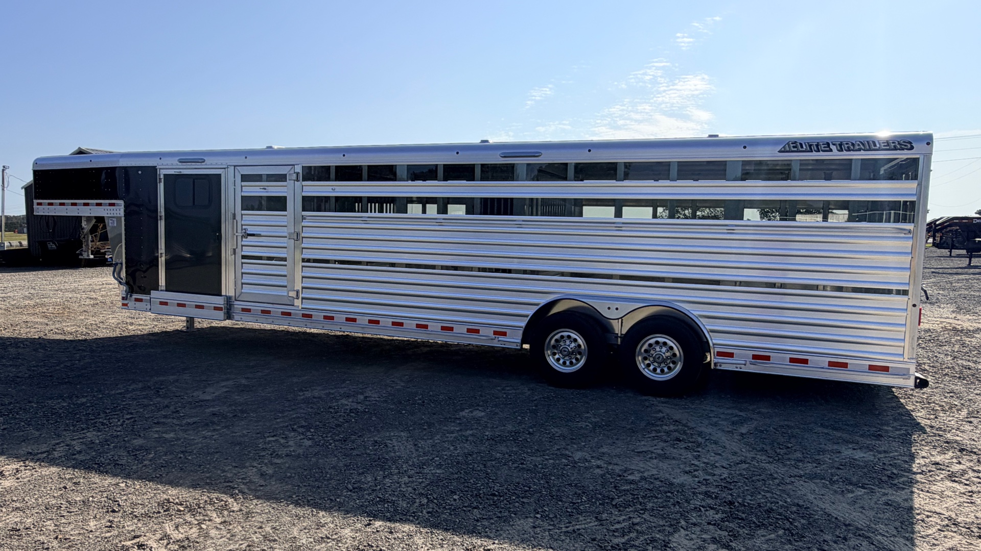 2027 Elite Trailers photo 2