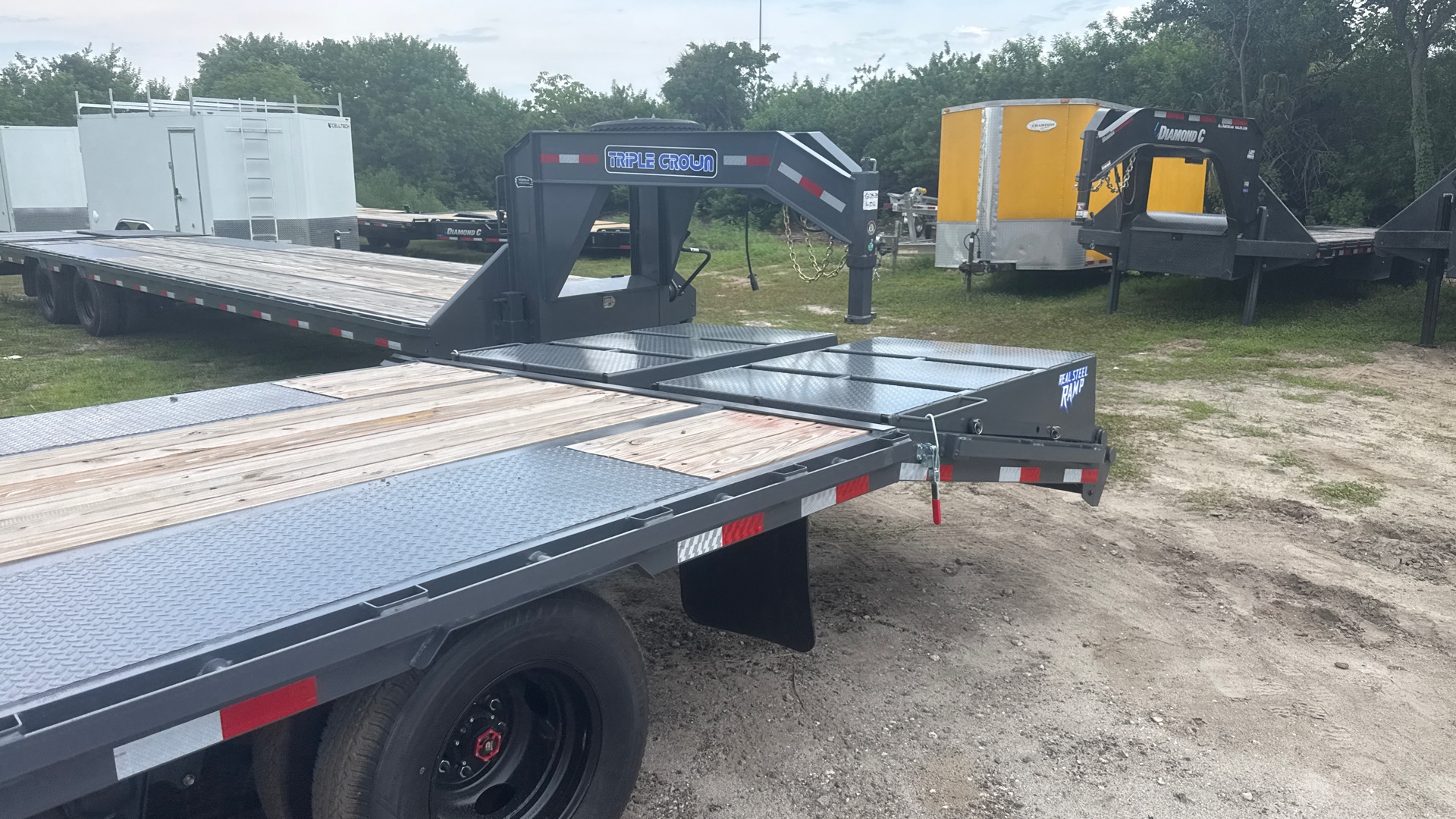 2026 Equipment Flatbed Trailer photo 3